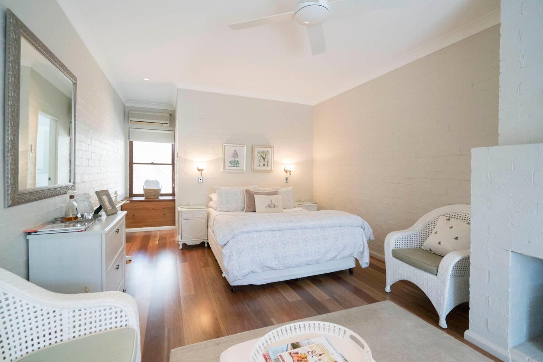Thistle Hill Guesthouse - walk to many wineries and restaurants