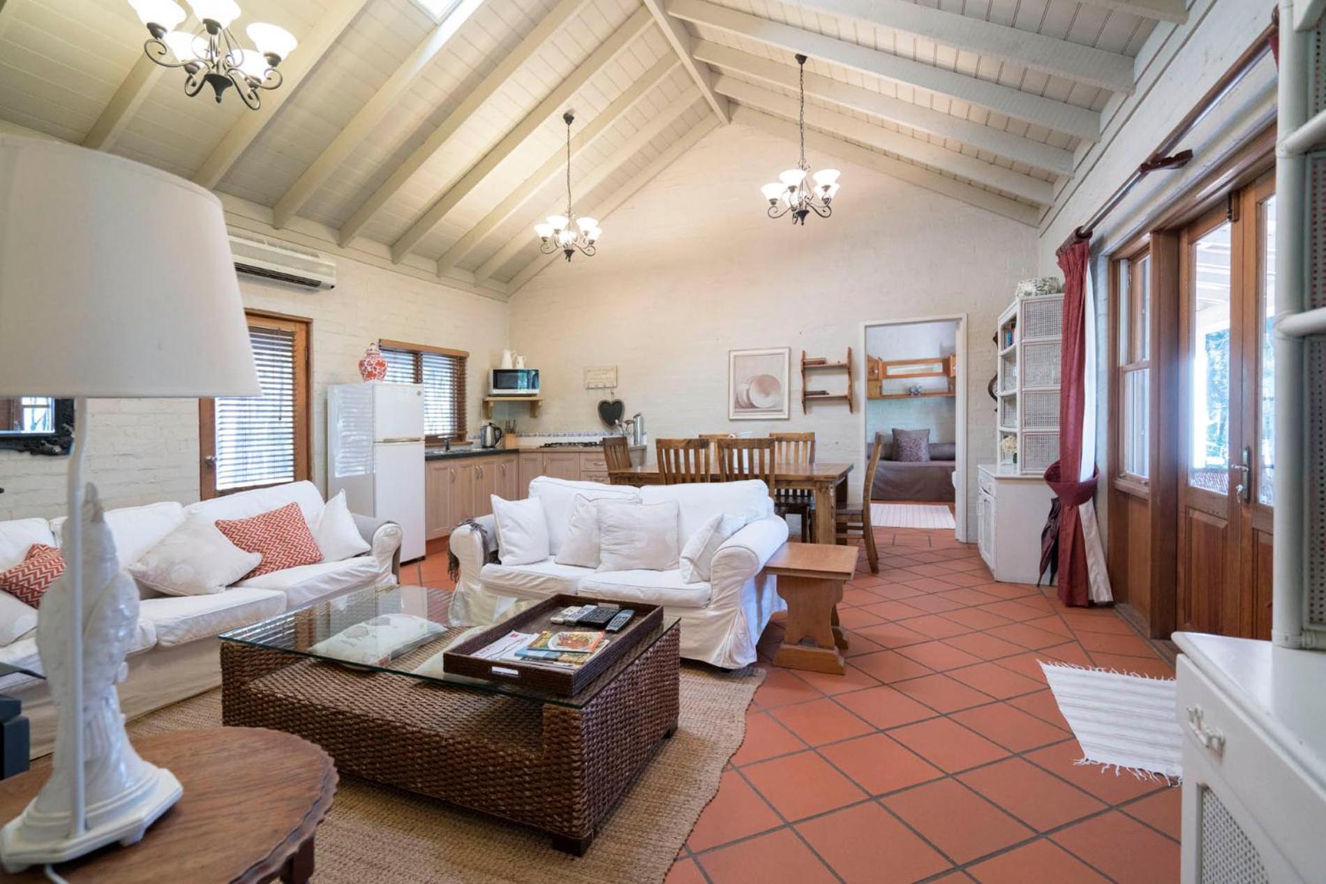 Thistle Hill Guesthouse - walk to many wineries and restaurants