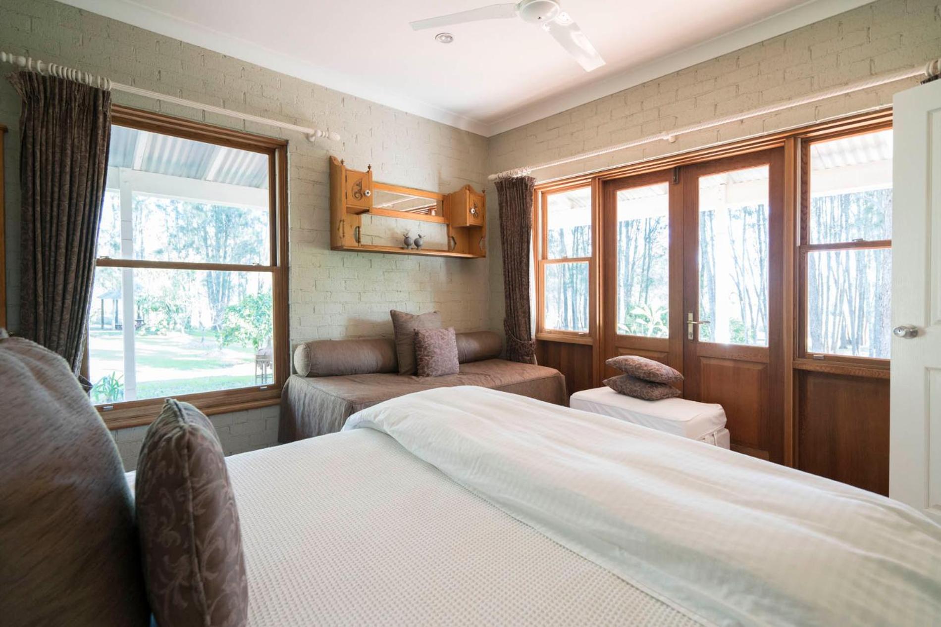Thistle Hill Guesthouse - walk to many wineries and restaurants