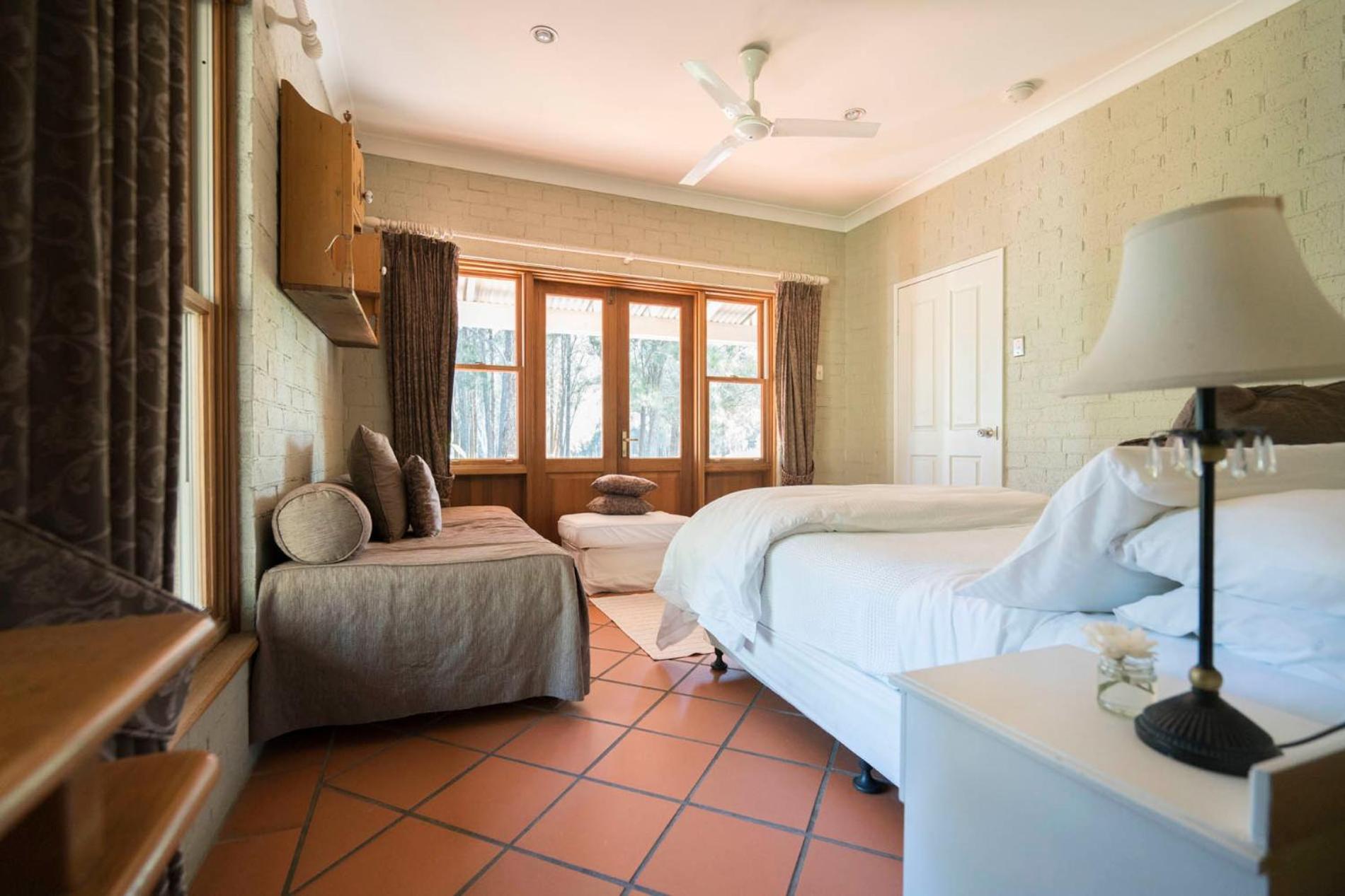 Thistle Hill Guesthouse - walk to many wineries and restaurants