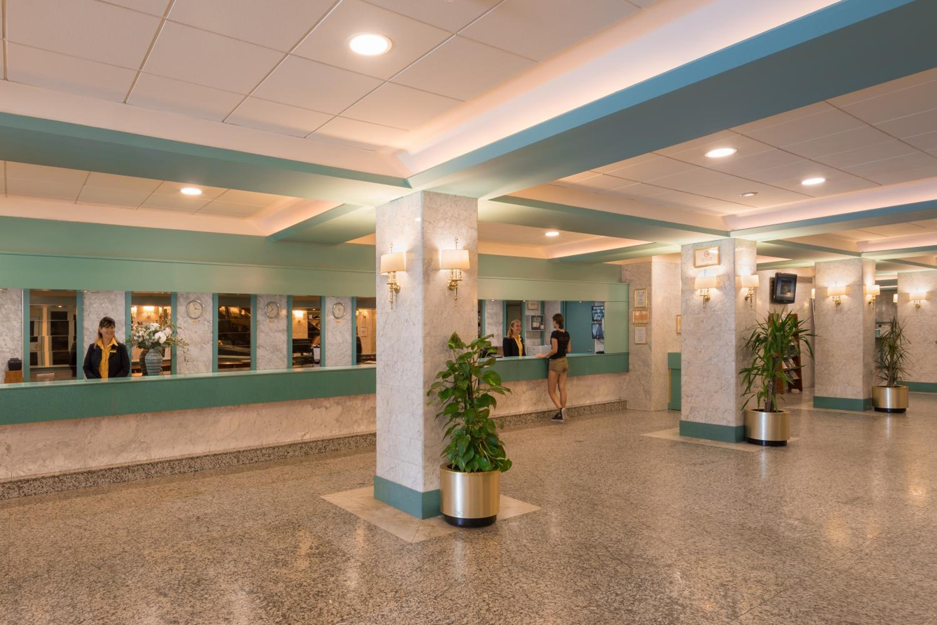 Lobby & Reception