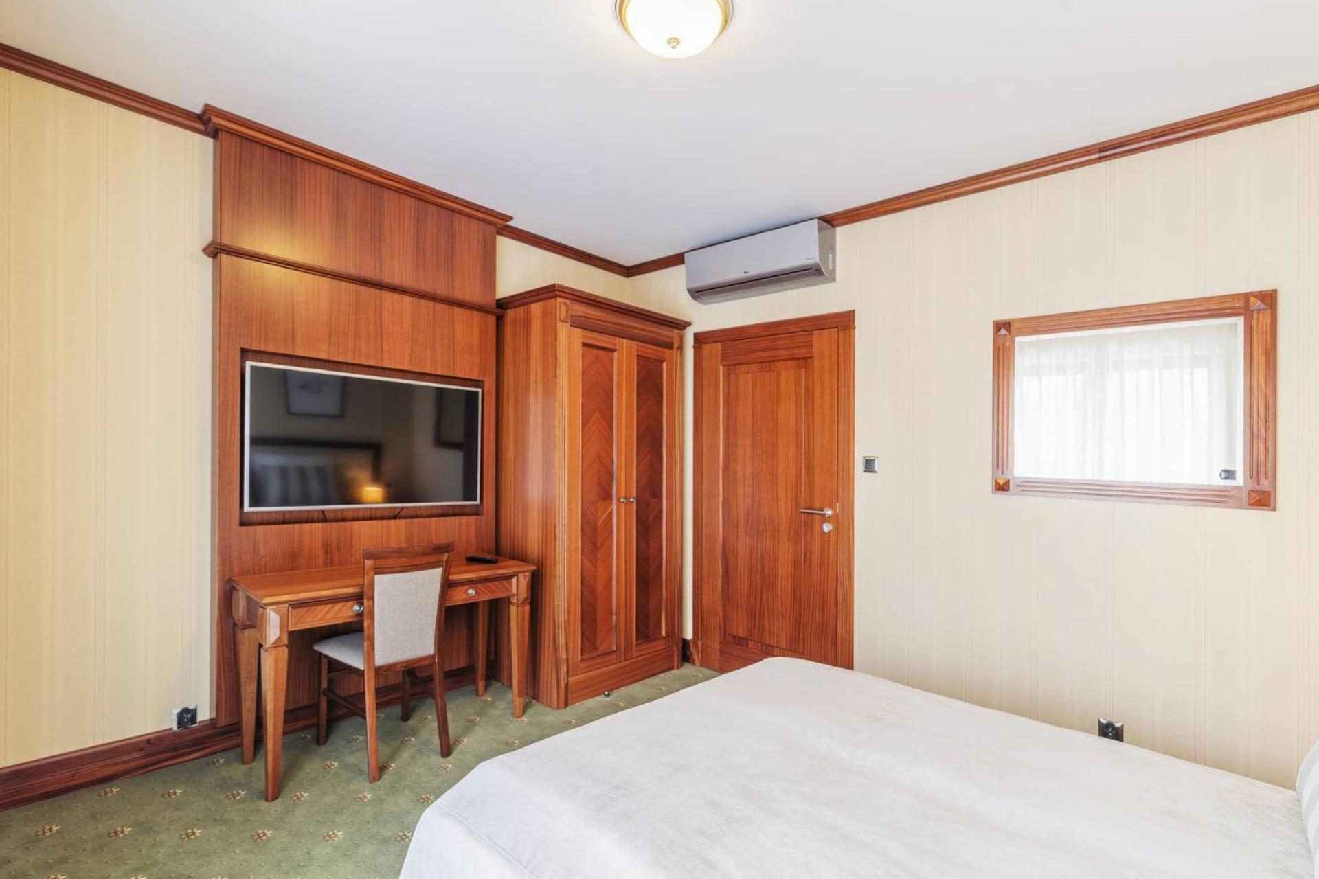 Prestige Apartment with Sauna by Grand Apartments view 5