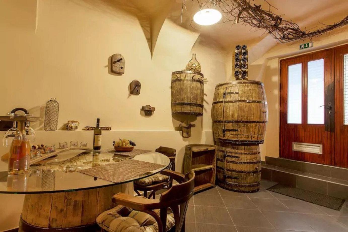 Beer & wine cellar