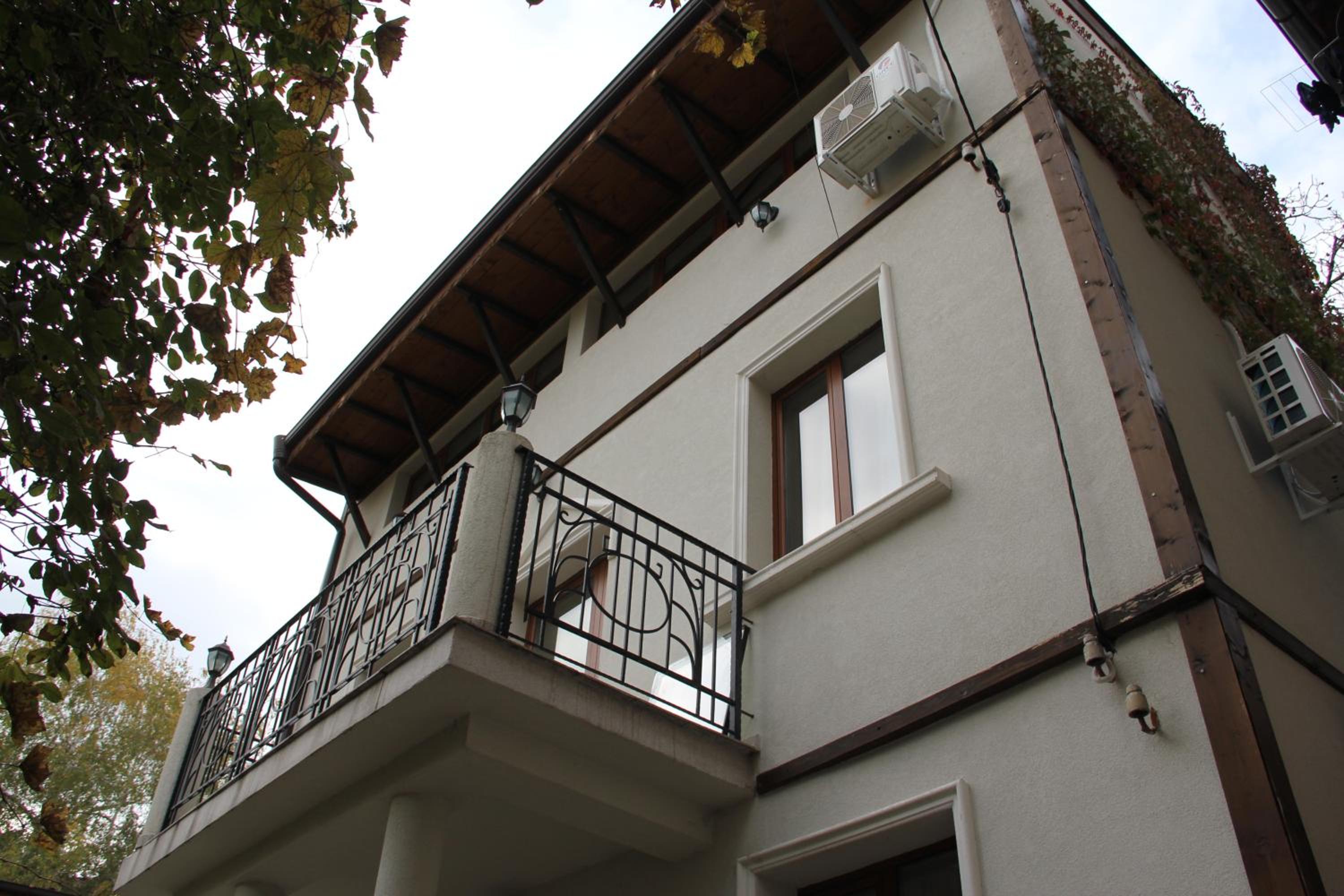 The White House Sofia