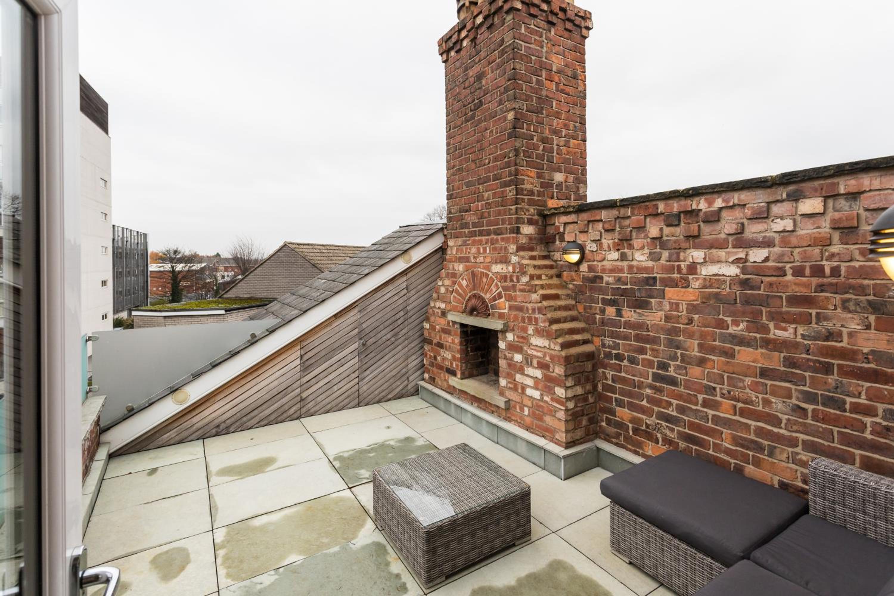 The Penthouse, Opposite Sale Metrolink, Includes Free Parking