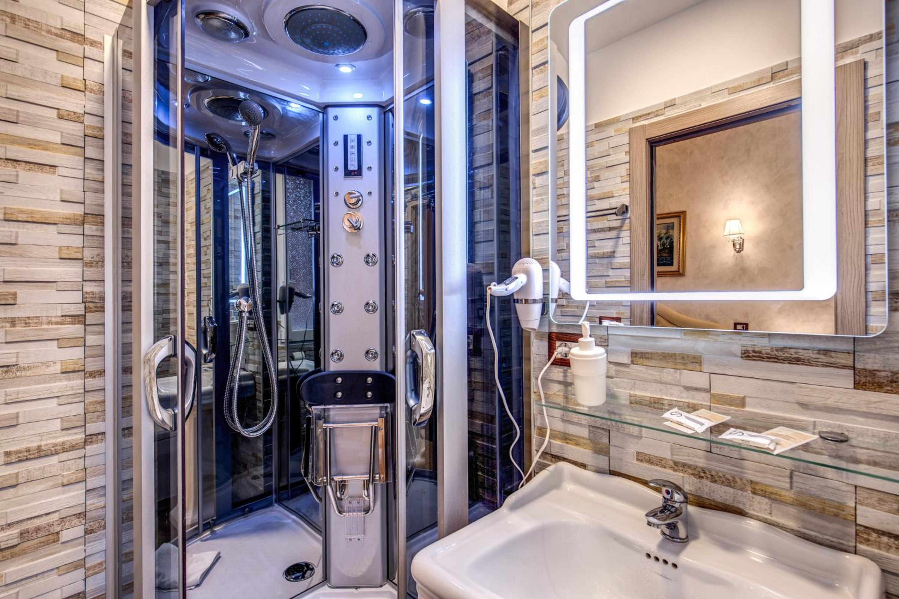AMICI GUESTHOUSE
