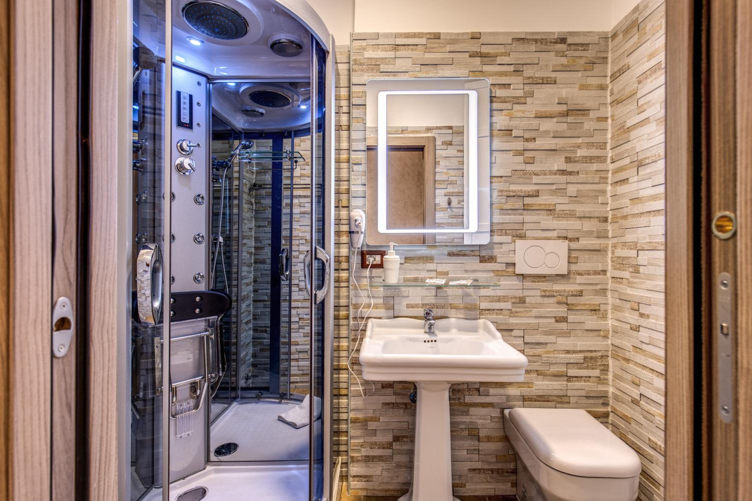 AMICI GUESTHOUSE