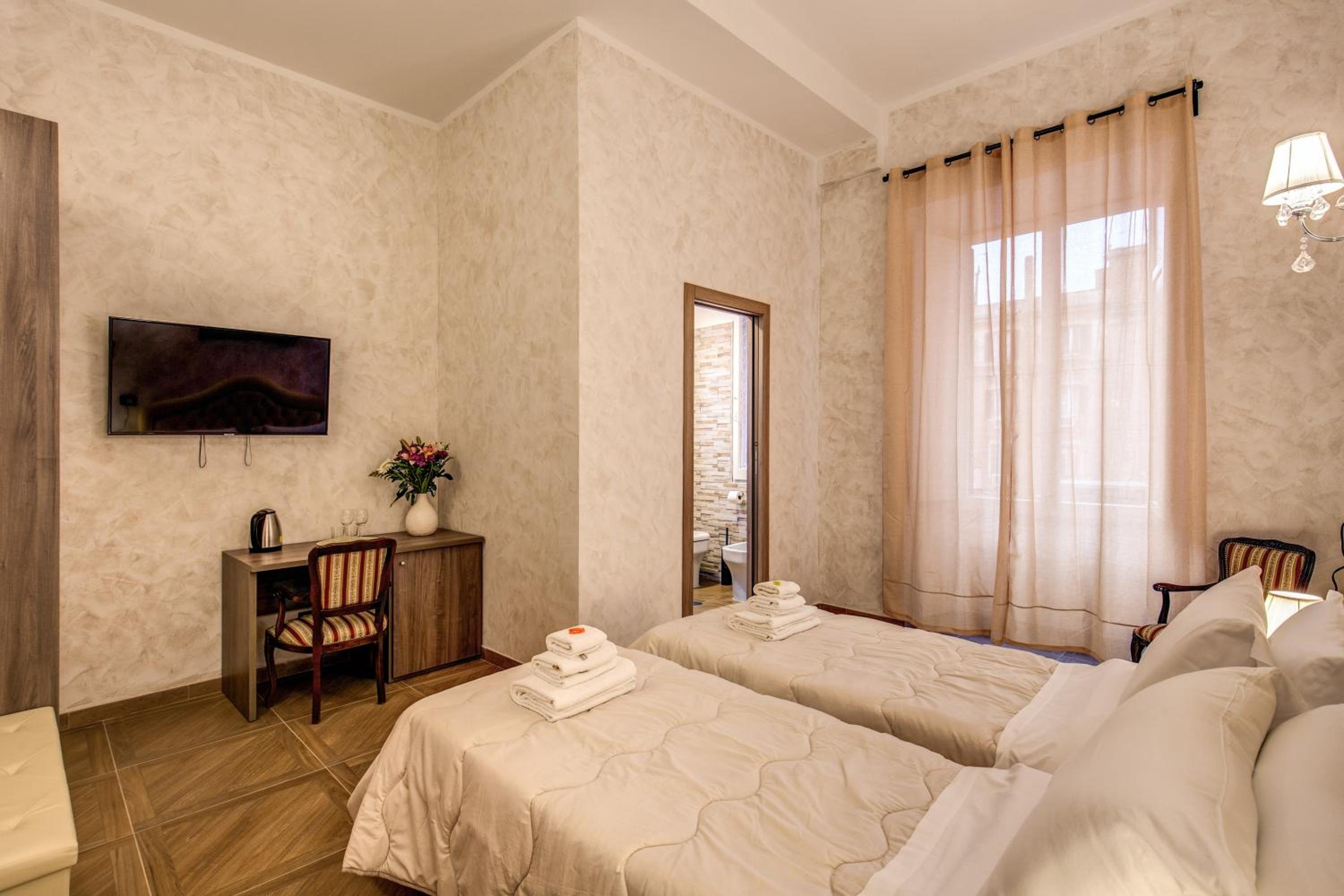 AMICI GUESTHOUSE