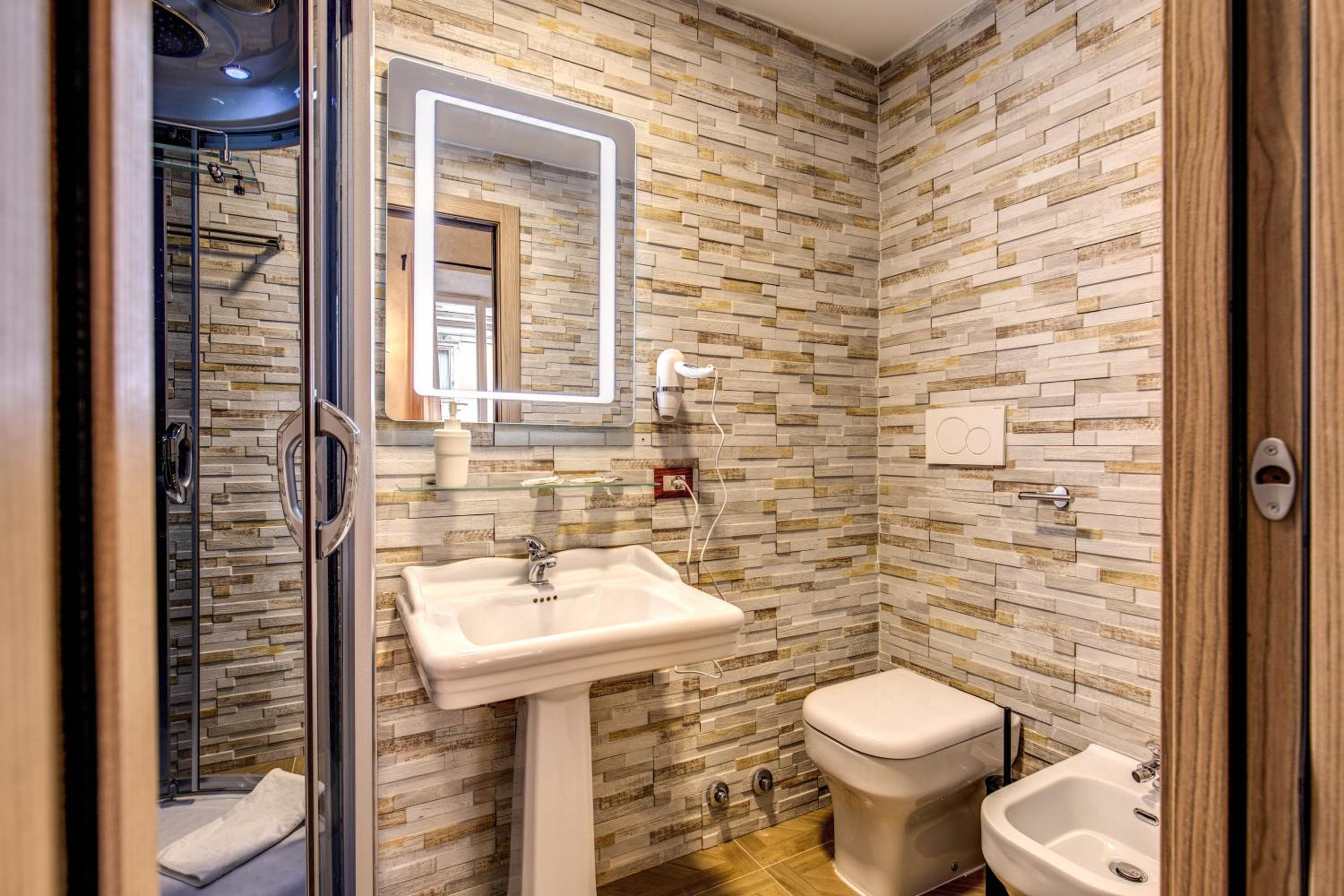 AMICI GUESTHOUSE