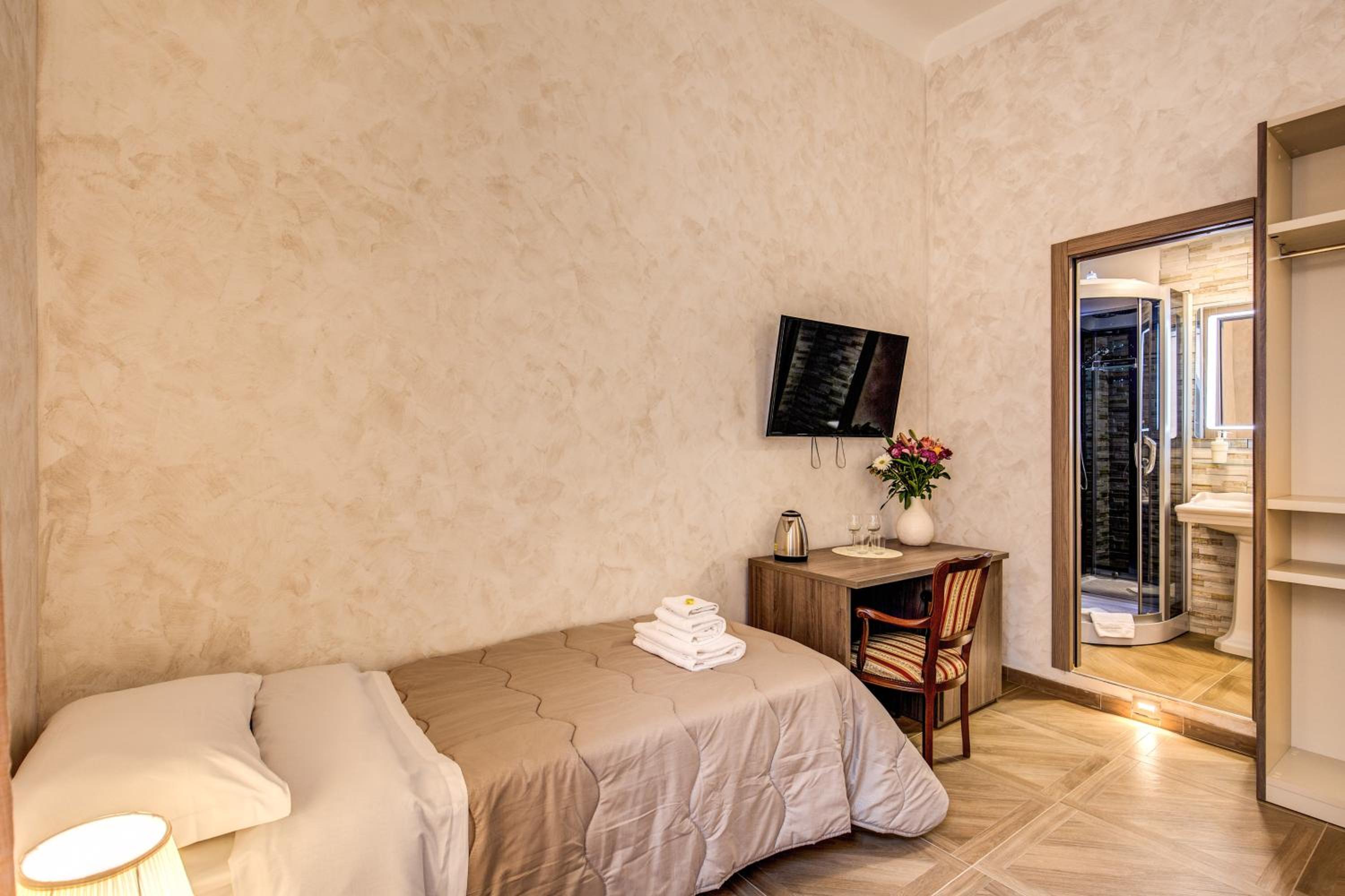 AMICI GUESTHOUSE