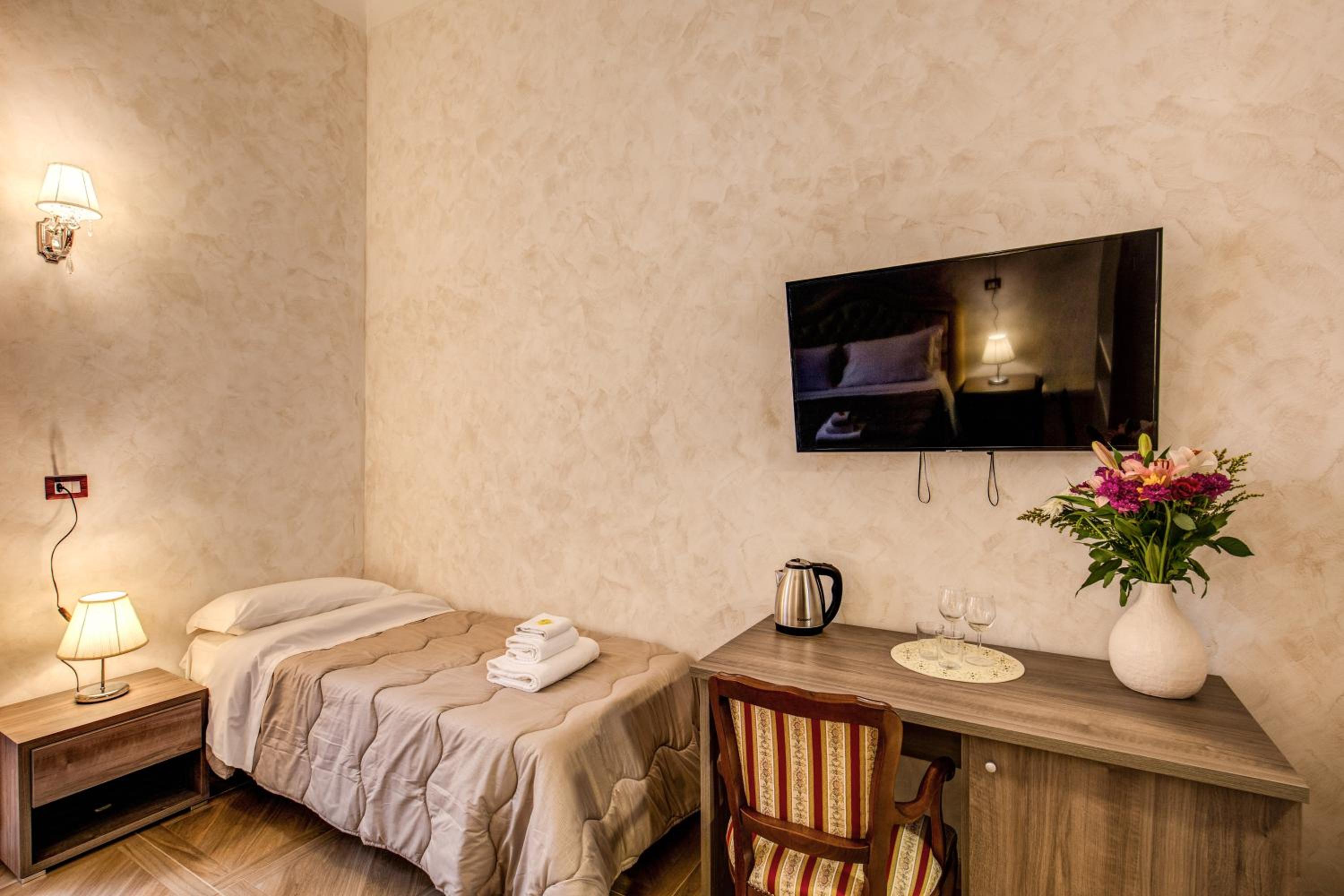 AMICI GUESTHOUSE