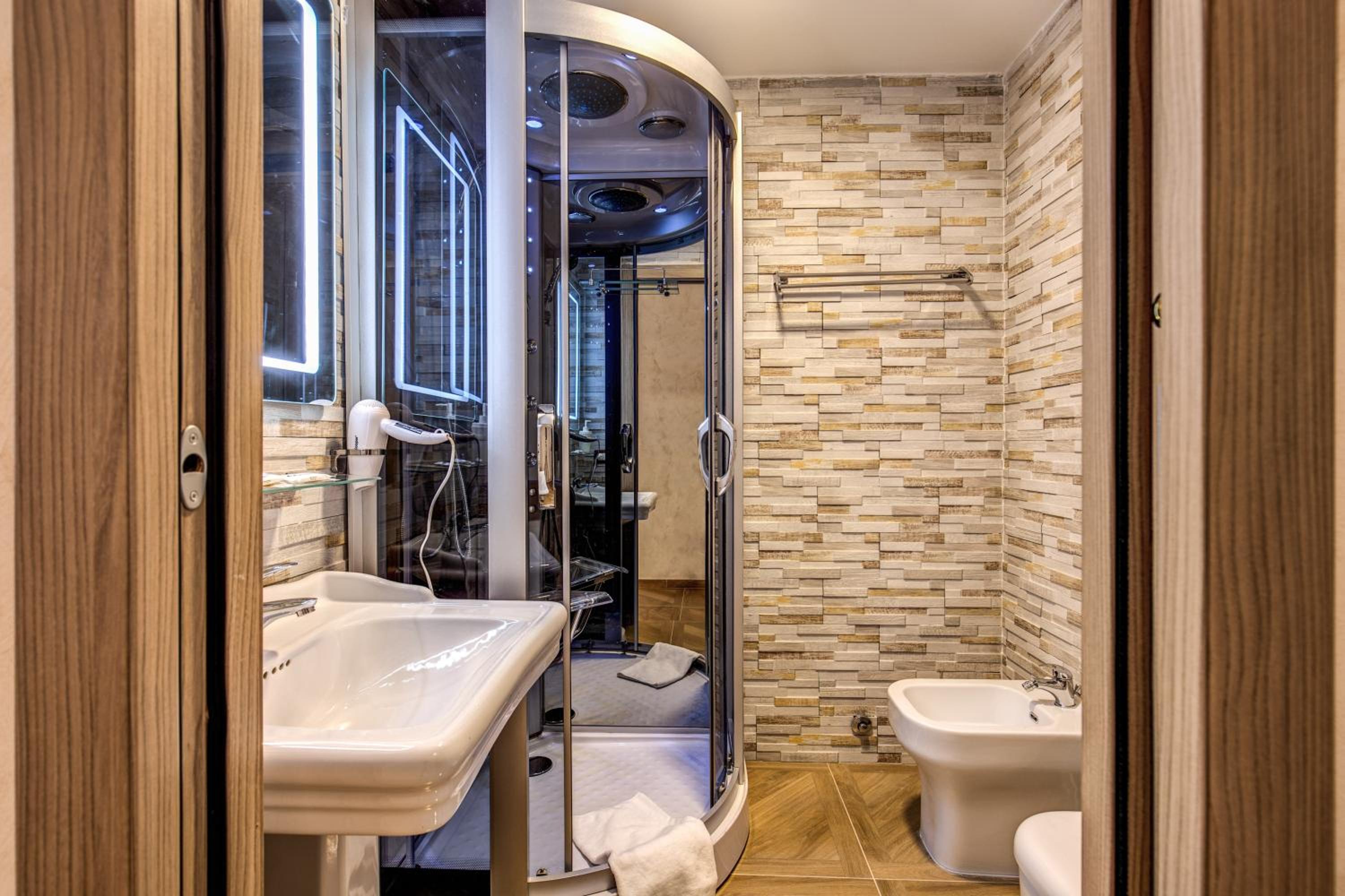 AMICI GUESTHOUSE