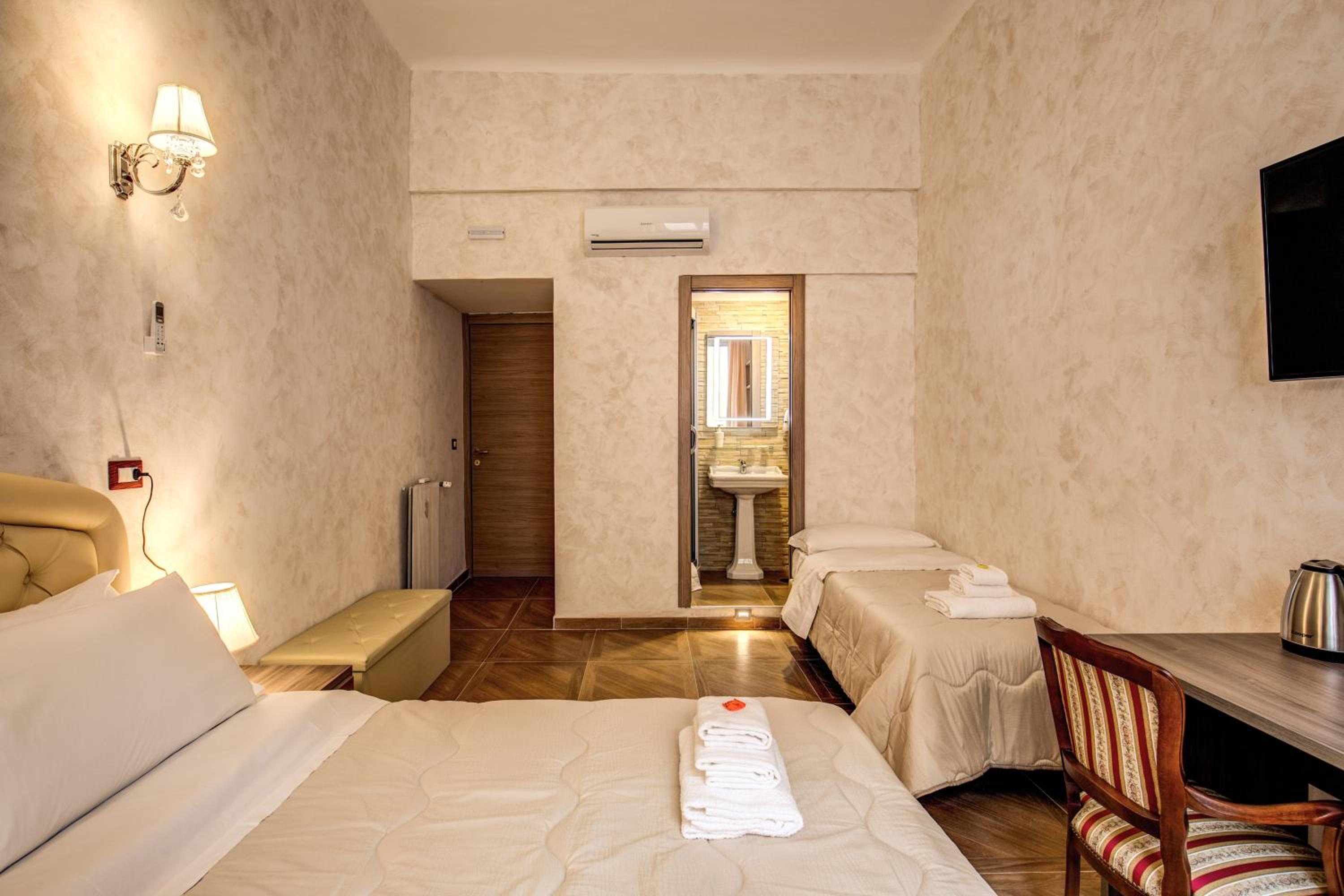 AMICI GUESTHOUSE