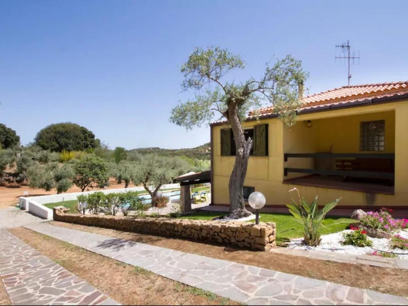Alghero Villa Melissa per 6 persone con piscina e giardino view 3