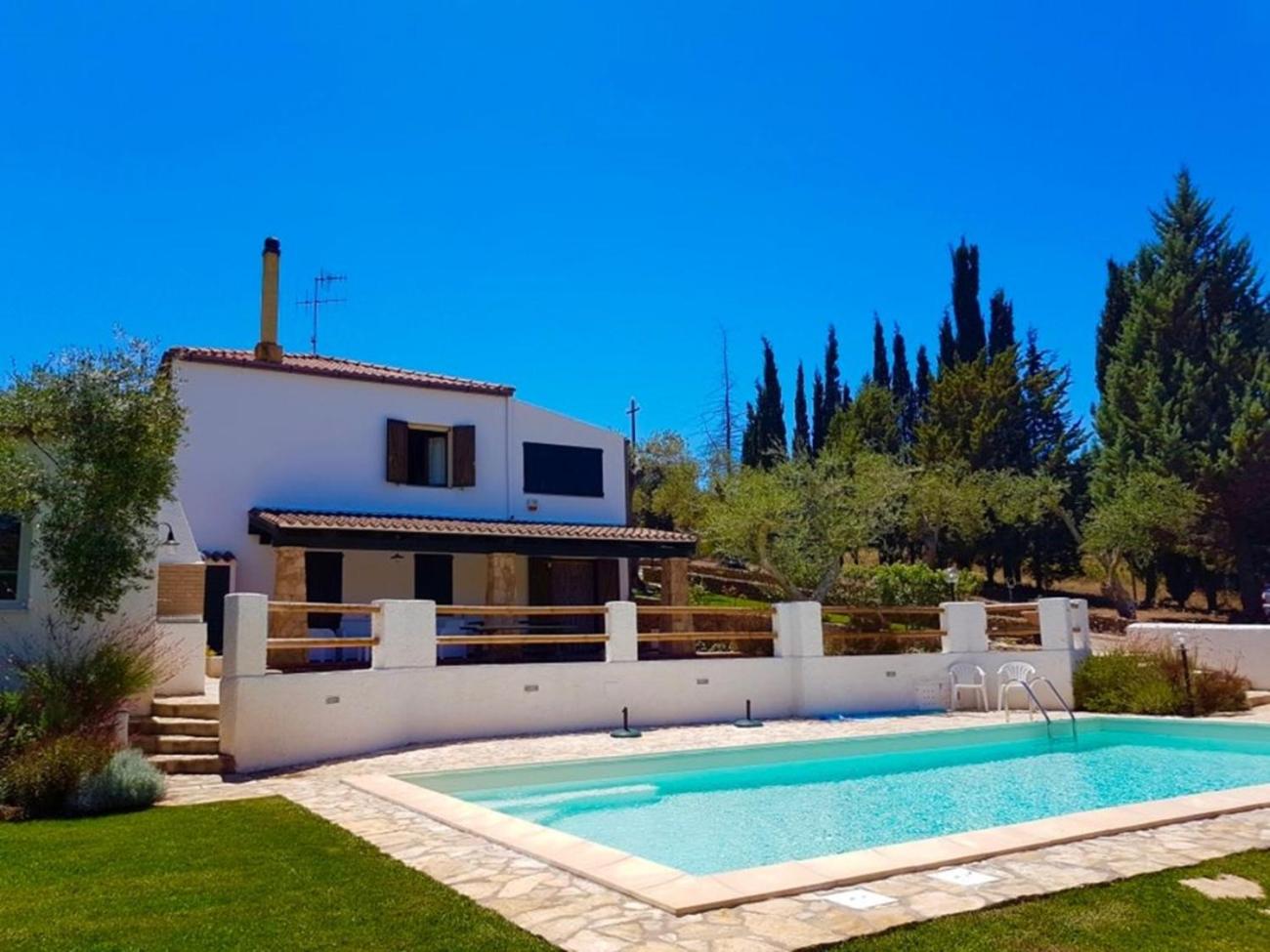 Alghero Villa Melissa per 6 persone con piscina e giardino view 2