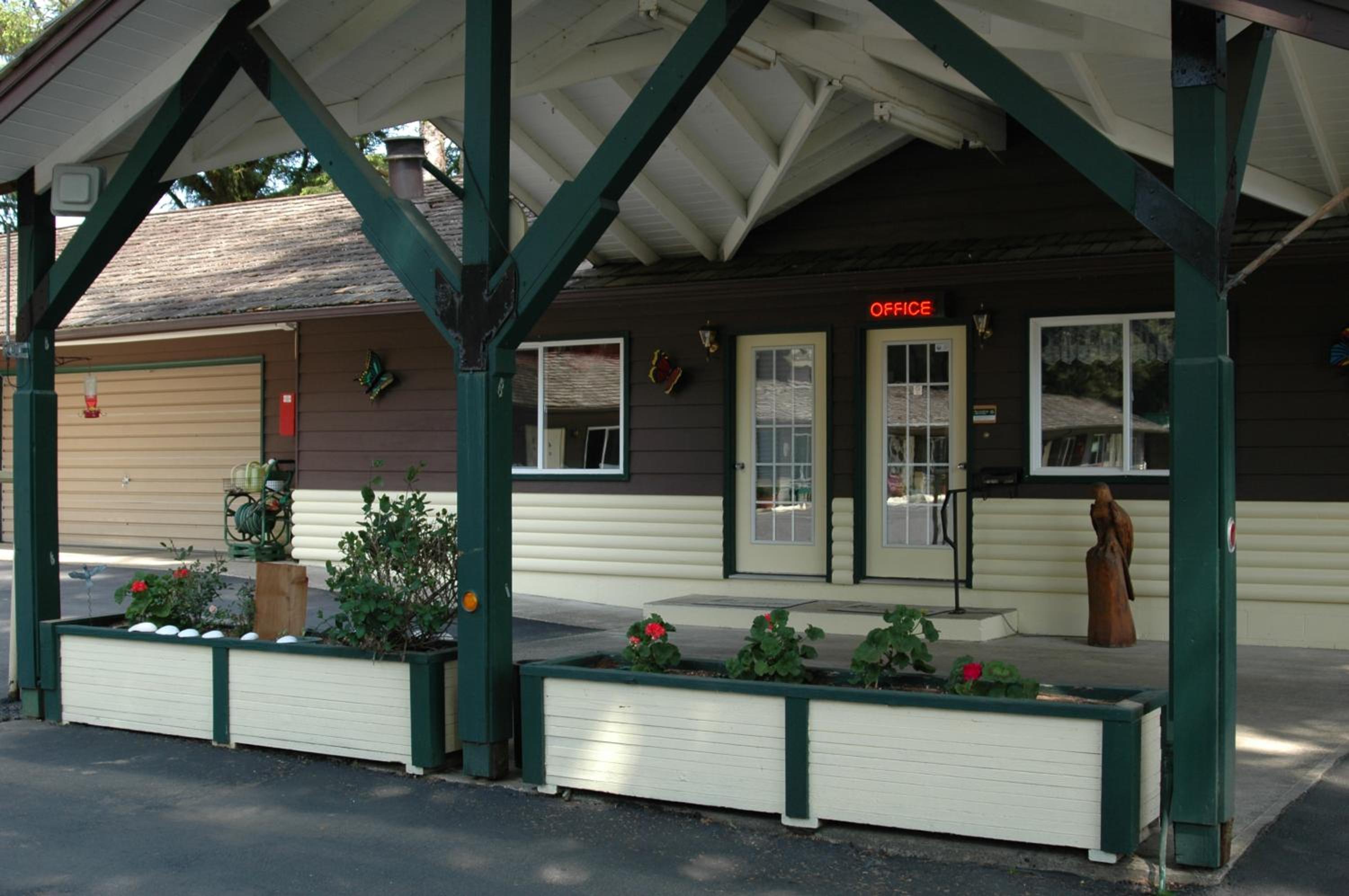Park Motel and Cabins