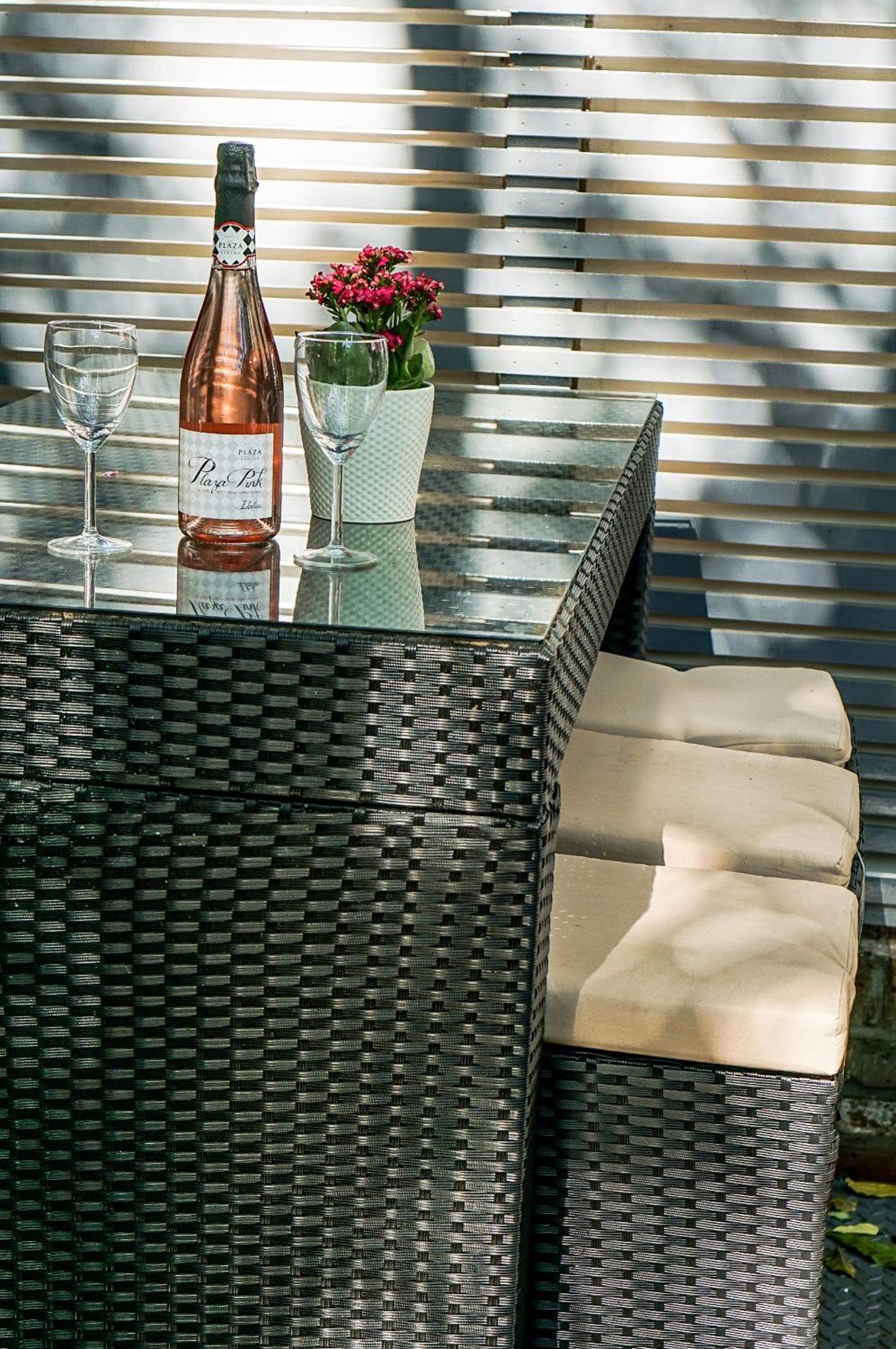outdoor bbq area