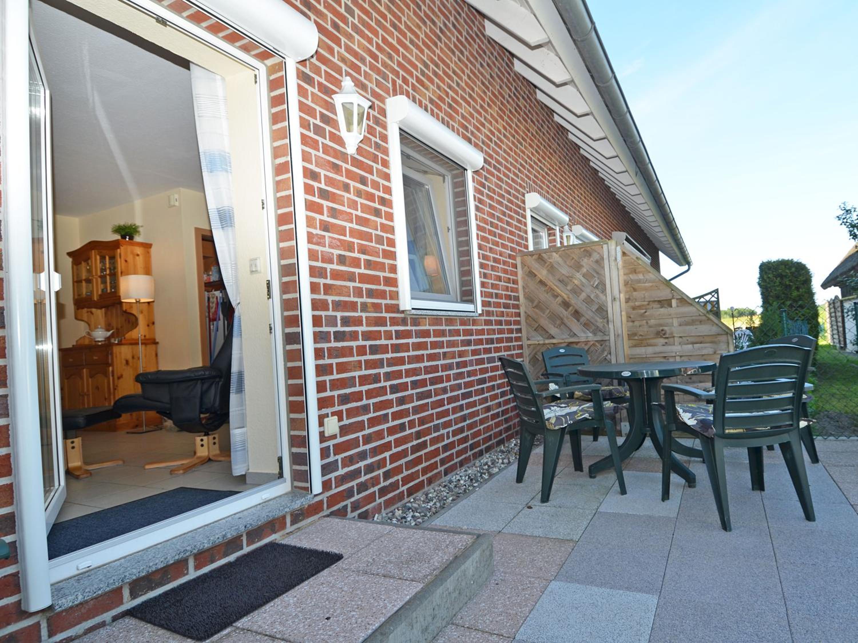 Ferienhaus Lobbe - Wohnung 04 mit Terrasse strandnah view 3