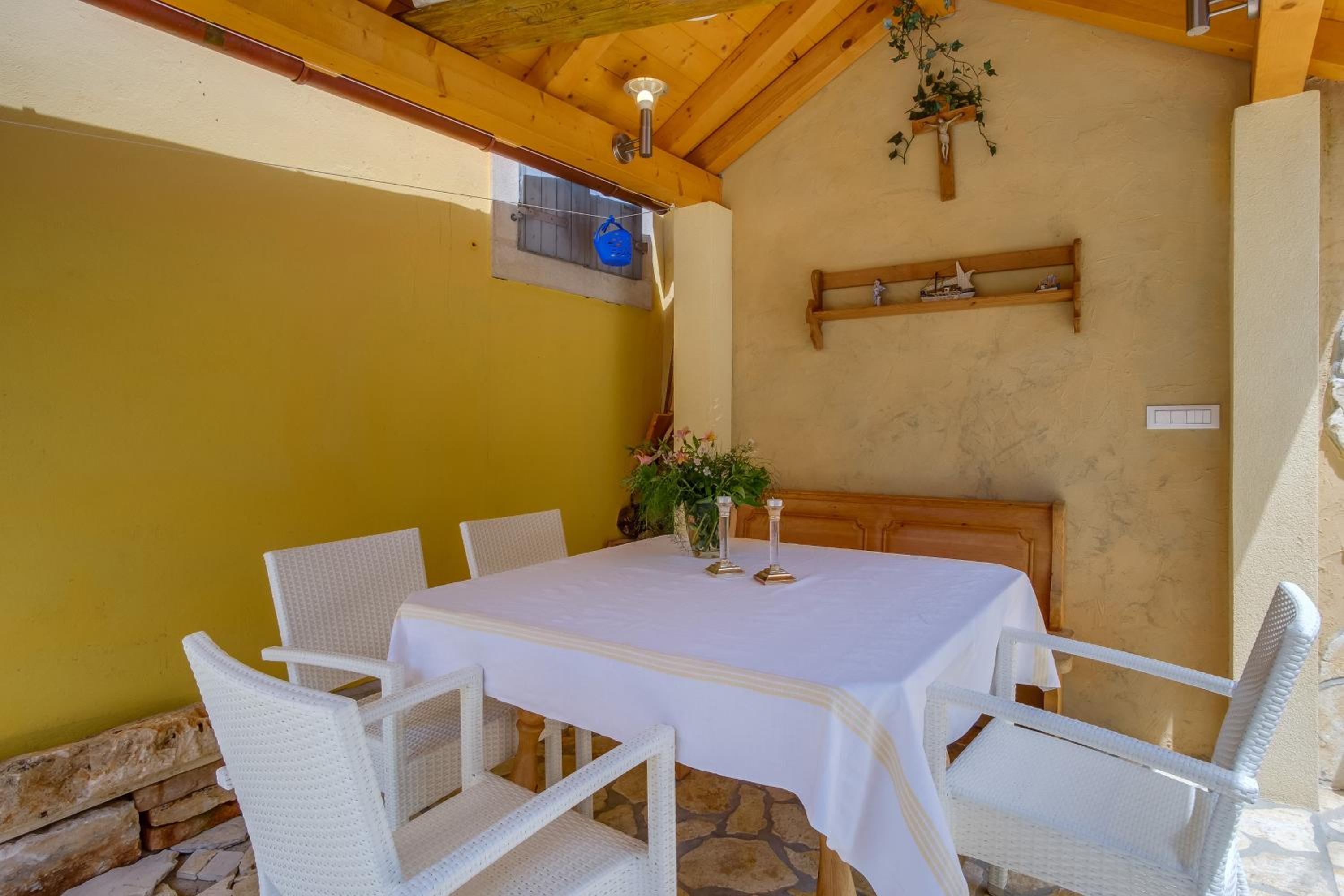 Mediterranes Ferienhaus m. Terrasse view 2