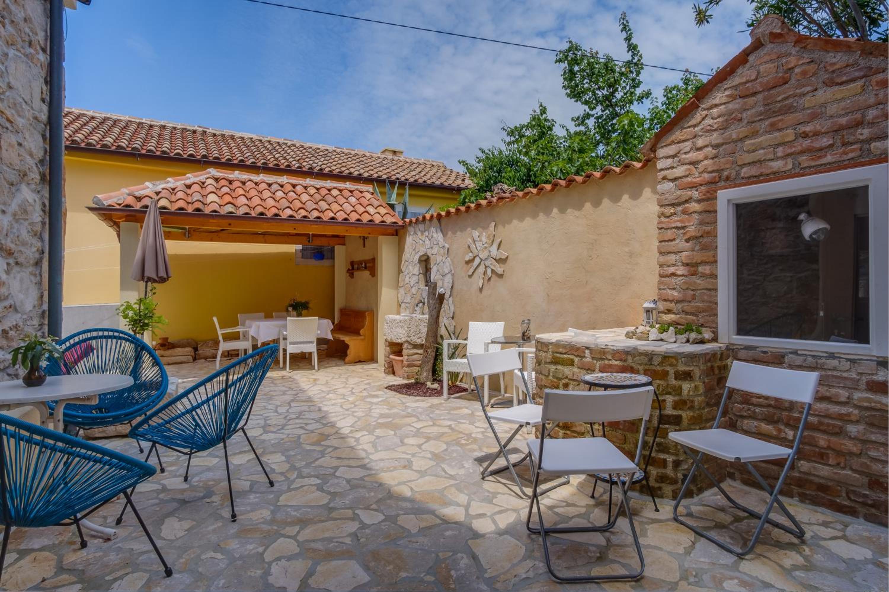 Mediterranes Ferienhaus m. Terrasse view 4