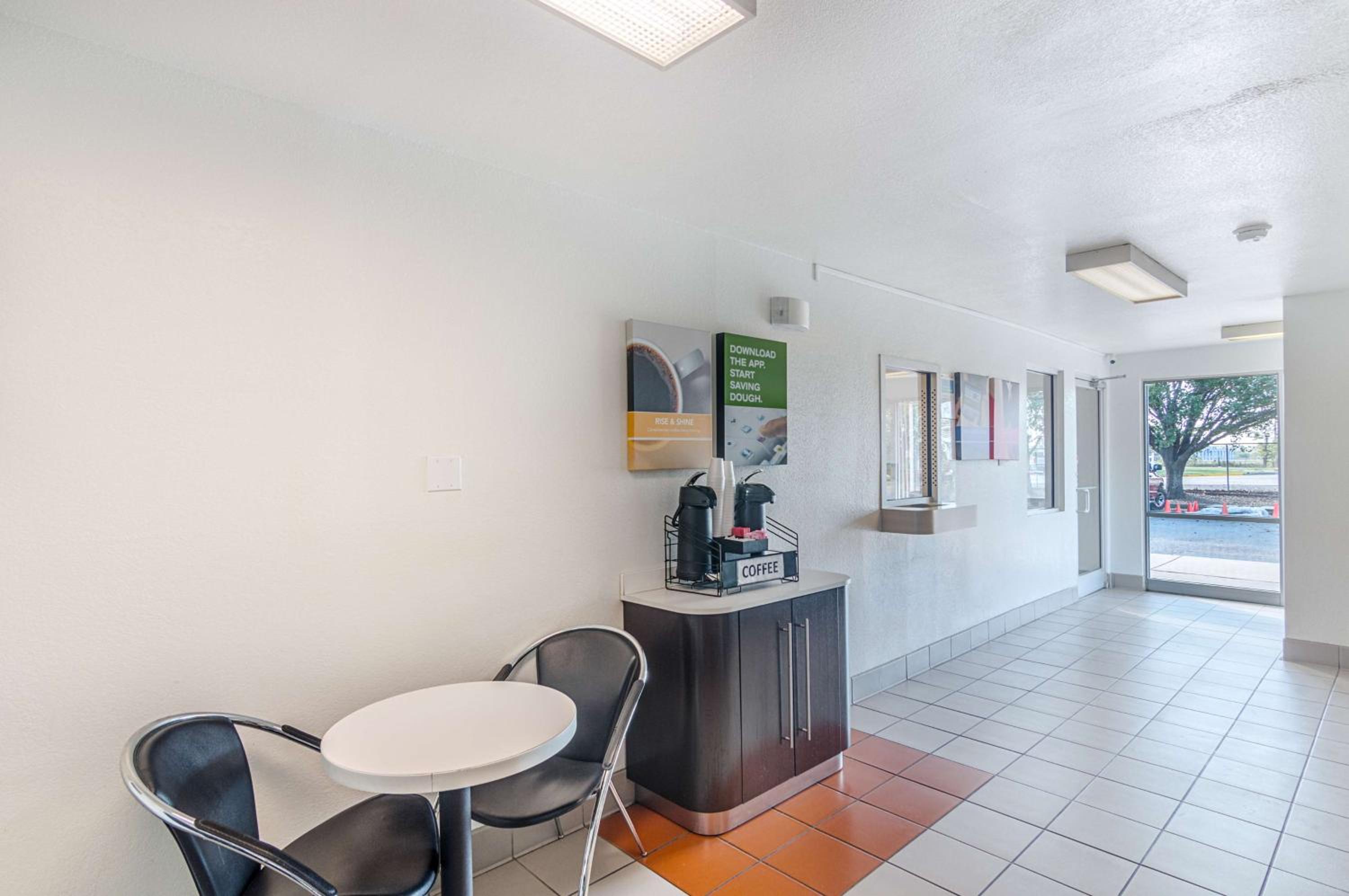 Ardmore Vacations - Motel 6-Ardmore, OK - Property Image 58