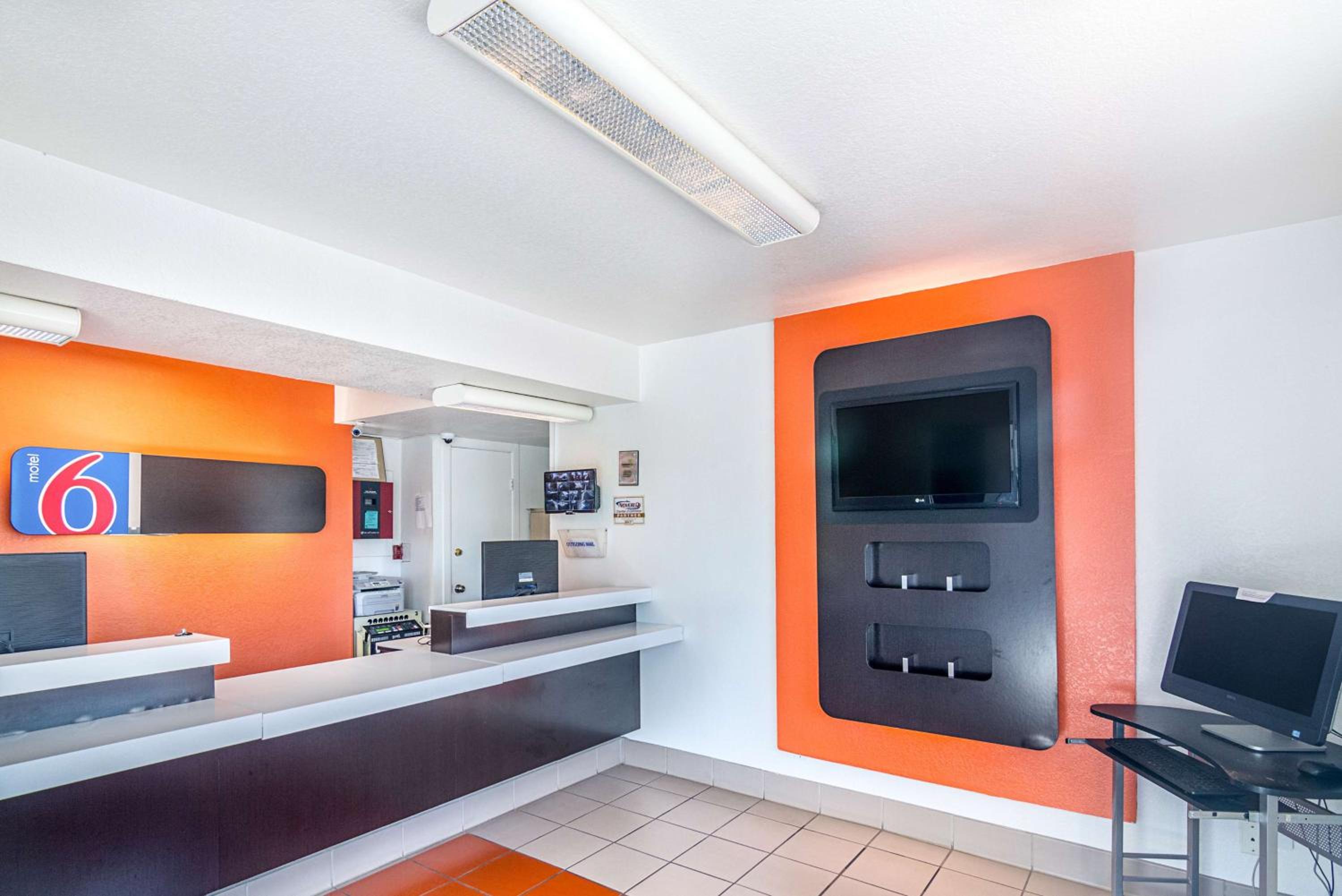 Ardmore Vacations - Motel 6-Ardmore, OK - Property Image 57