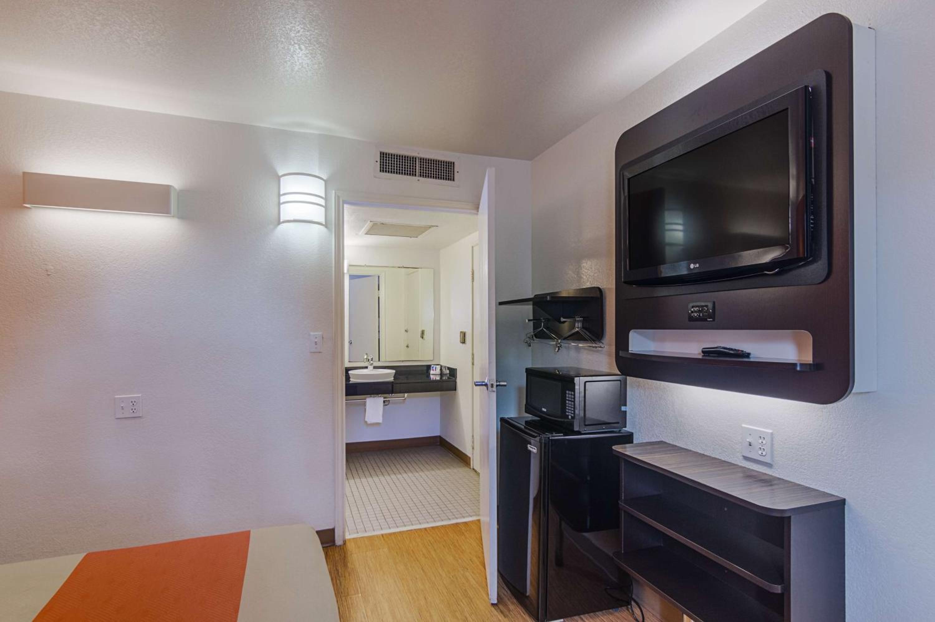 Ardmore Vacations - Motel 6-Ardmore, OK - Property Image 39