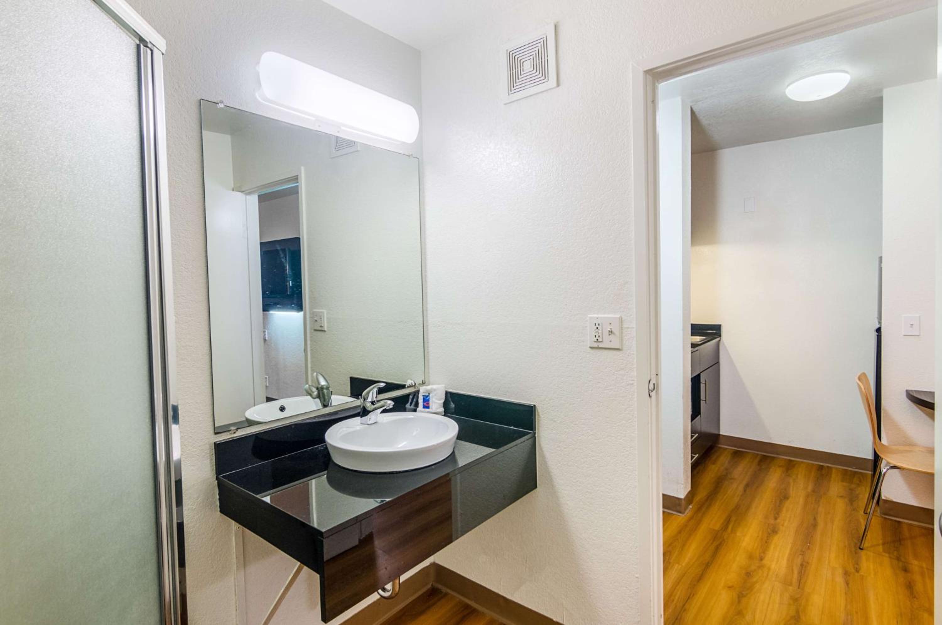 Ardmore Vacations - Motel 6-Ardmore, OK - Property Image 53