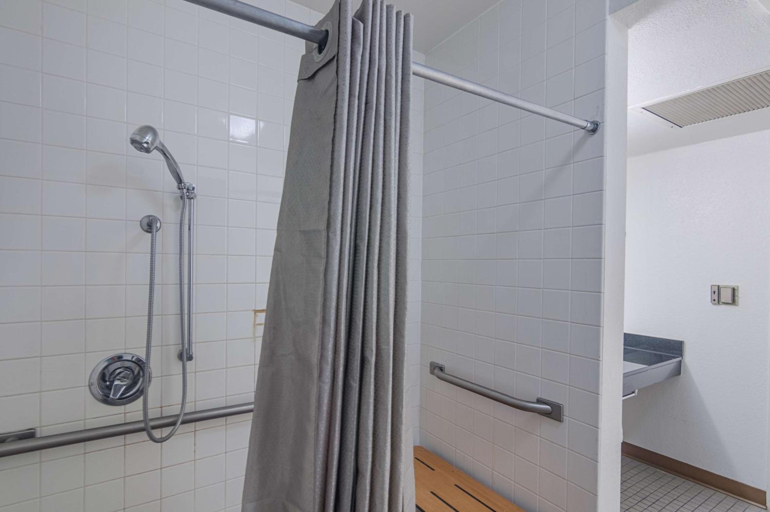 Ardmore Vacations - Motel 6-Ardmore, OK - Property Image 54