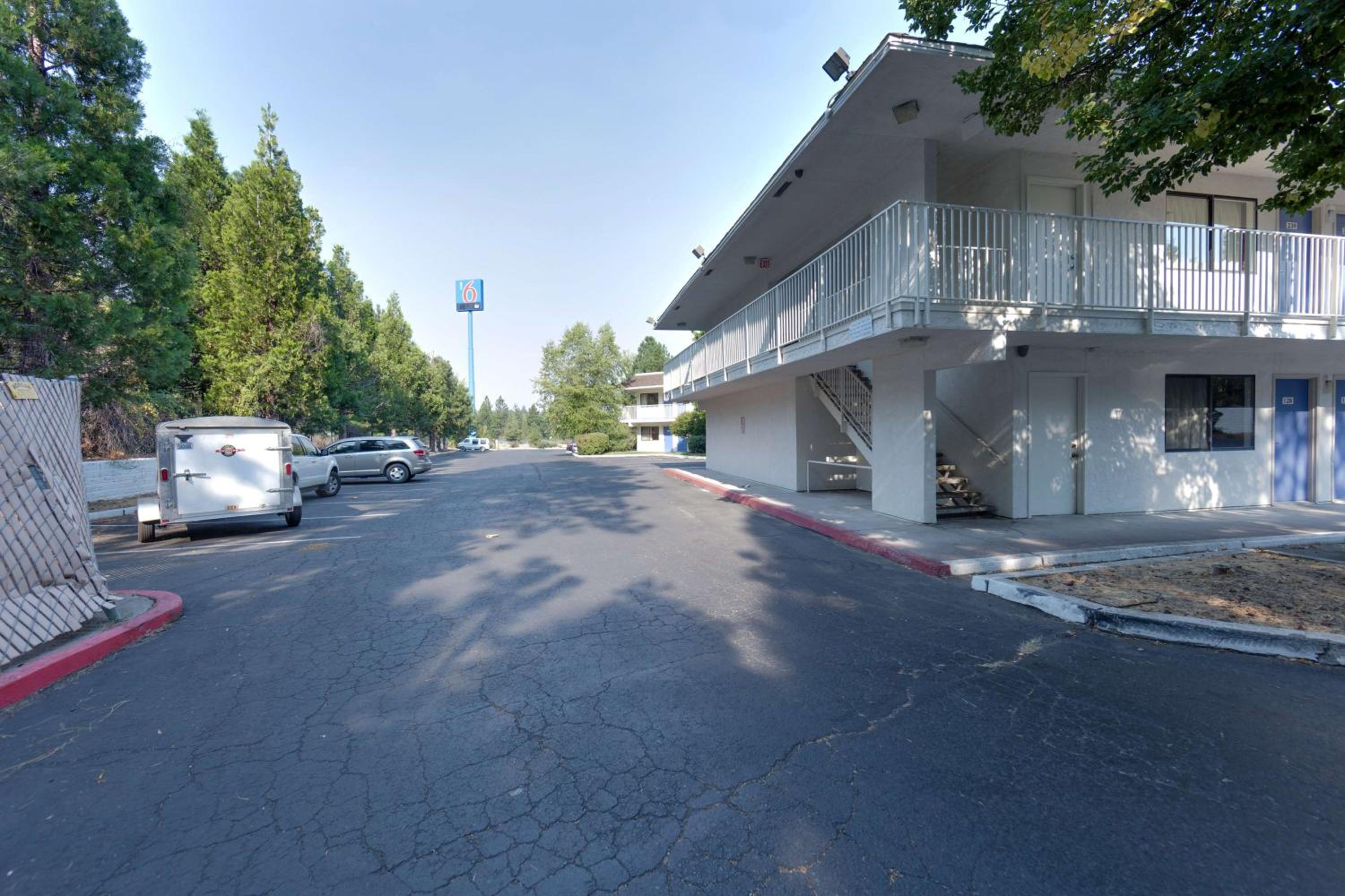 Motel 6 Weed - Mount Shasta - Property Image 9