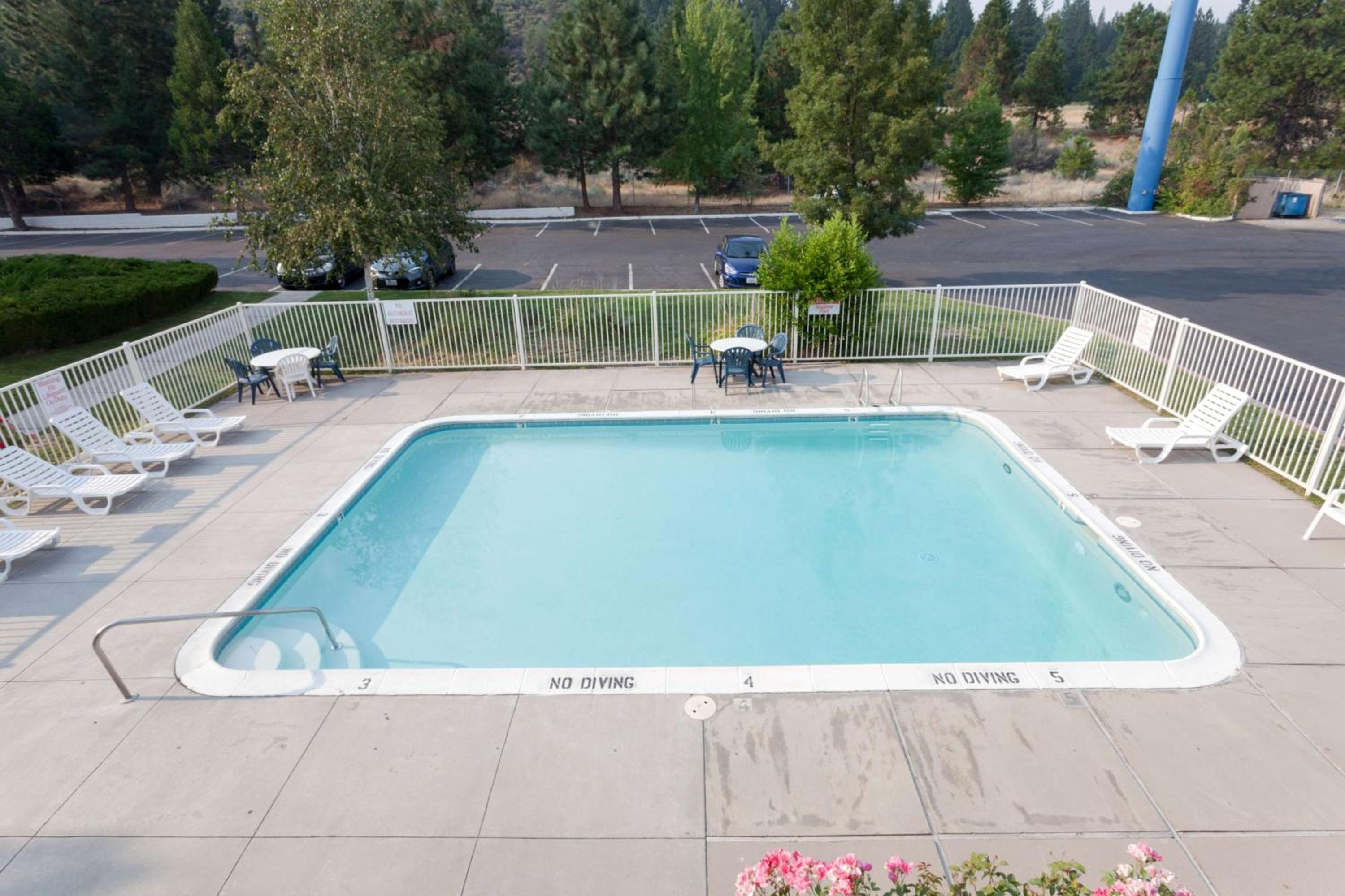 Motel 6 Weed - Mount Shasta - Property Image 2