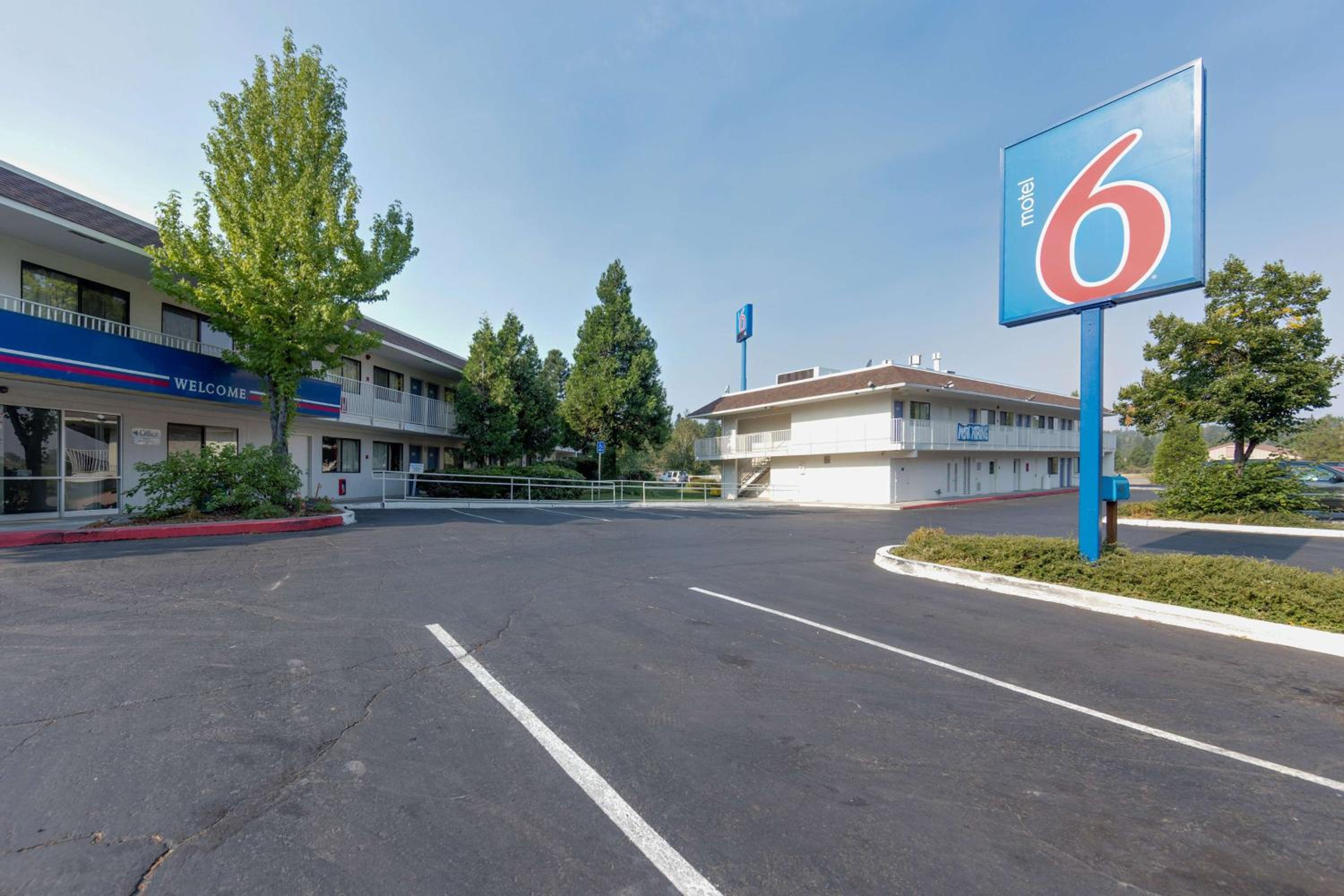Yreka Vacations - Motel 6 Weed - Mount Shasta - Property Image 1