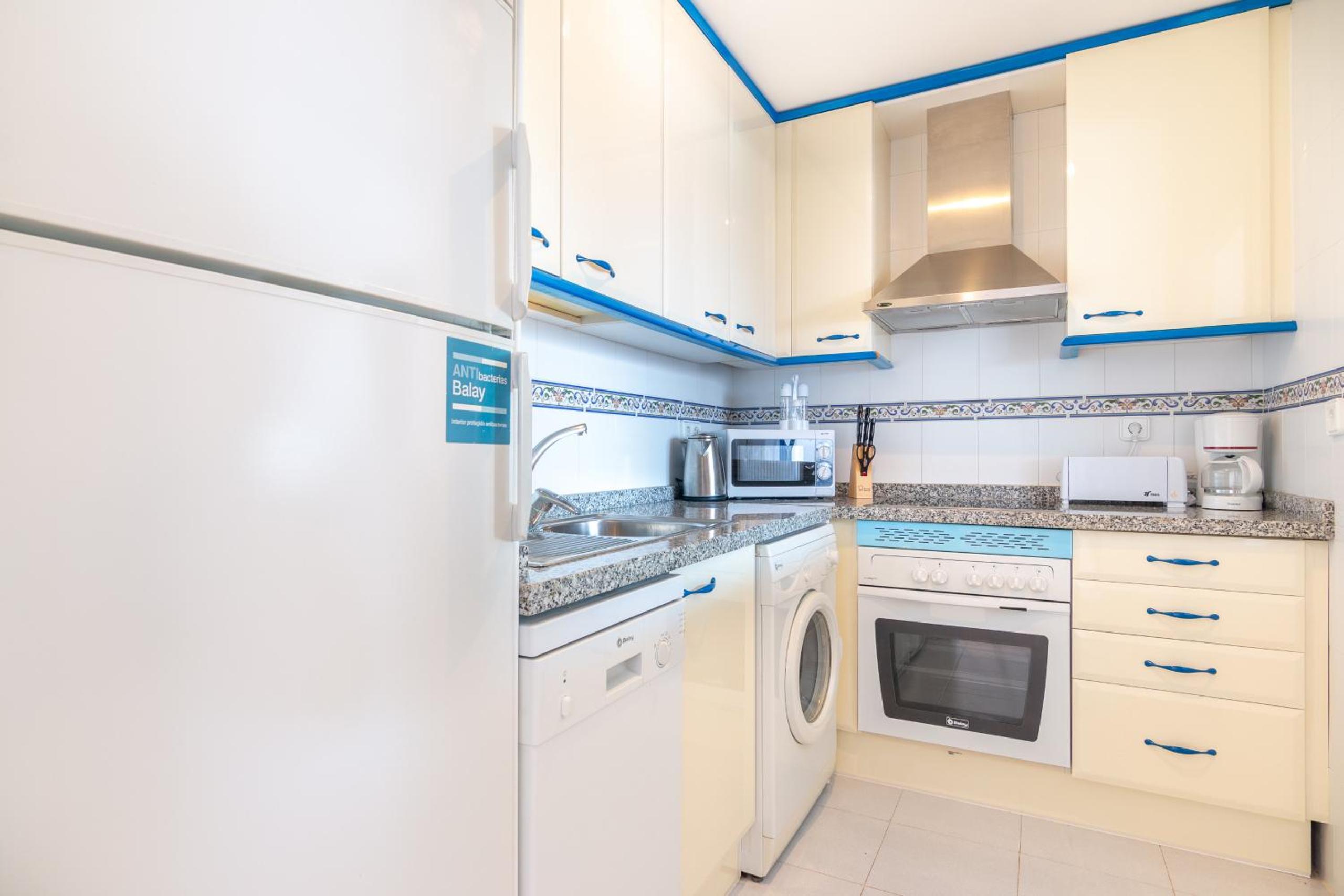 2258-Superb 1 bedroom-terrace and sea view view 3
