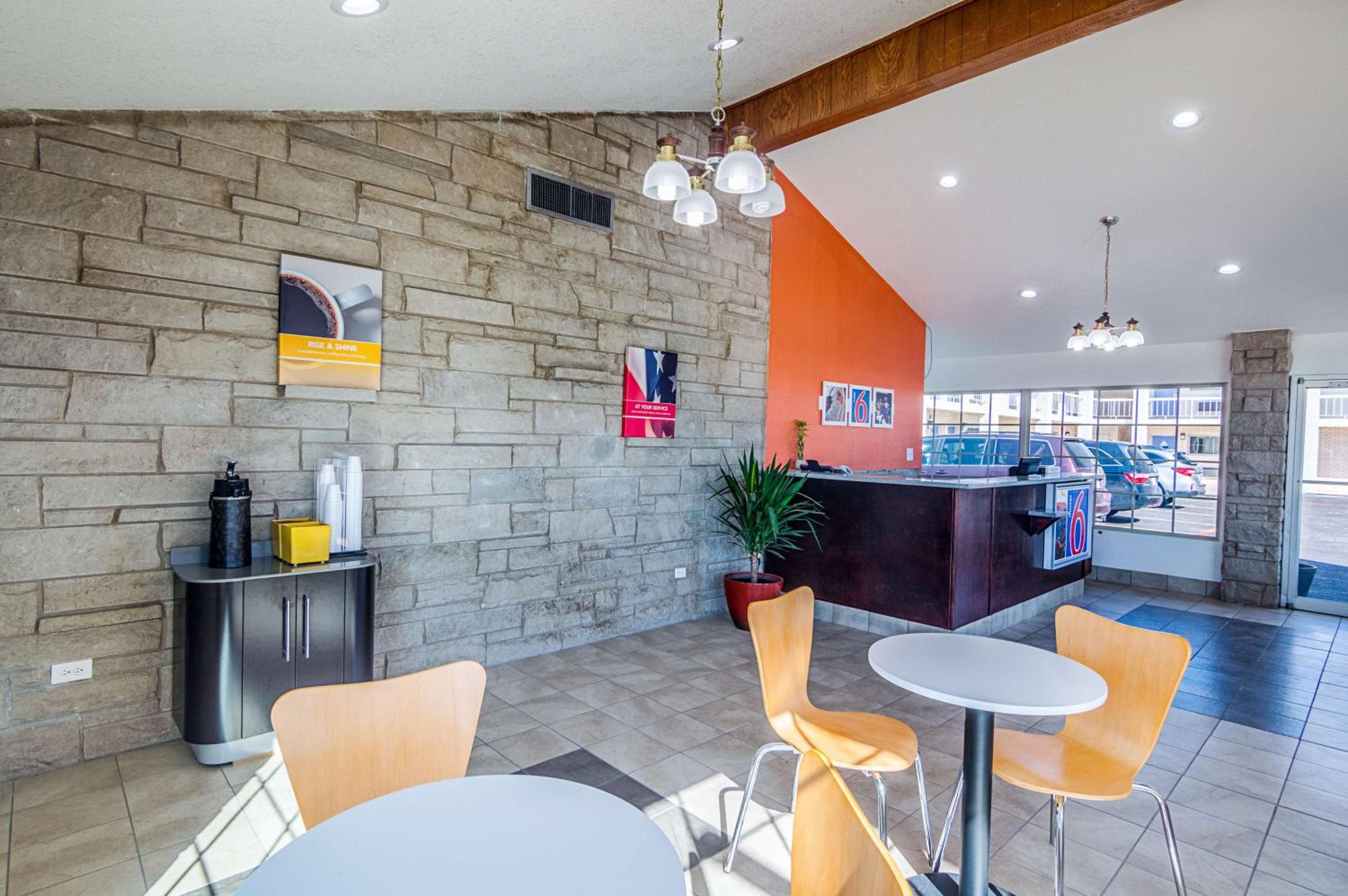 Childress Vacations - Motel 6-Childress, TX - Property Image 6