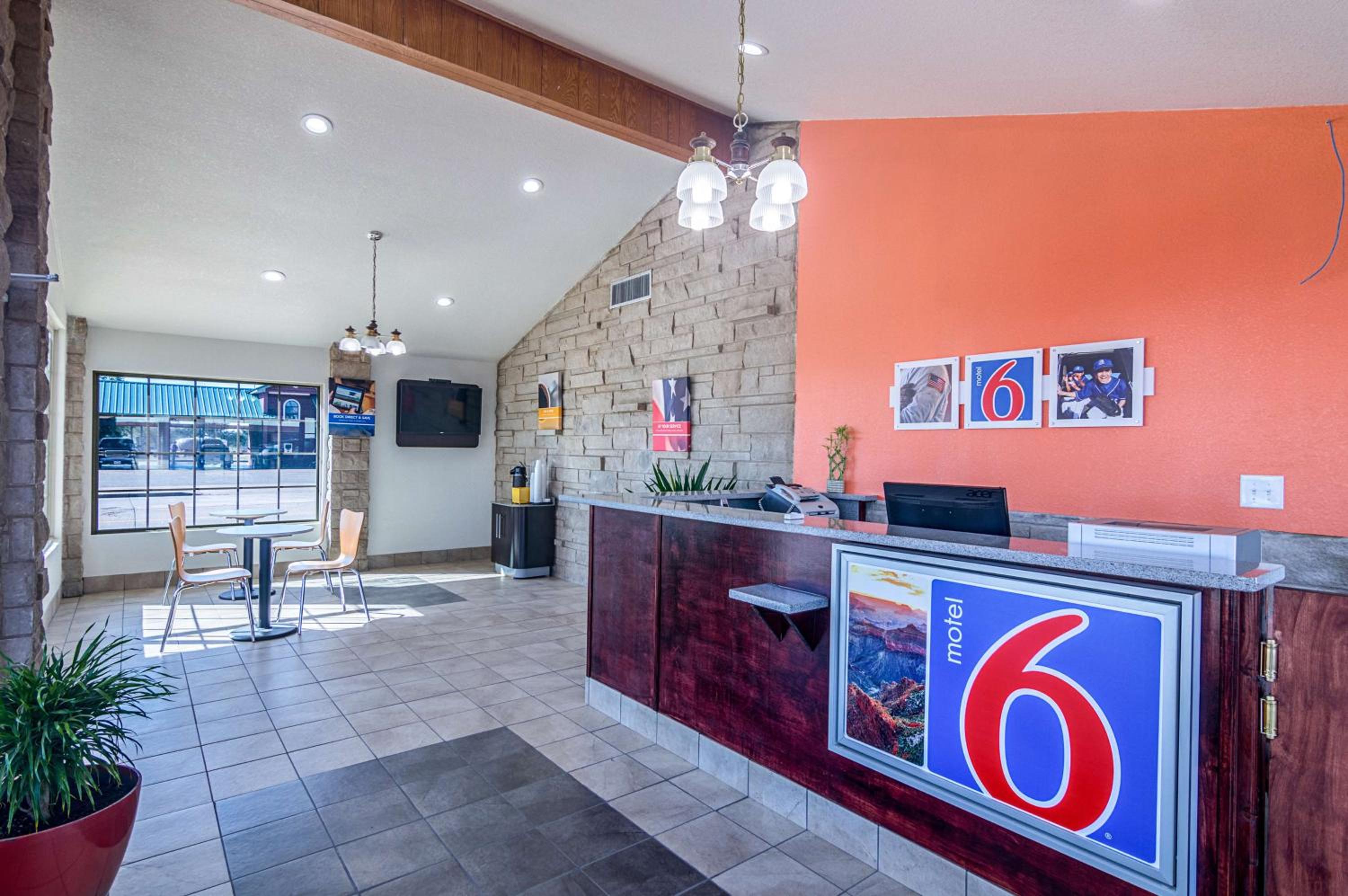 Childress Vacations - Motel 6-Childress, TX - Property Image 7