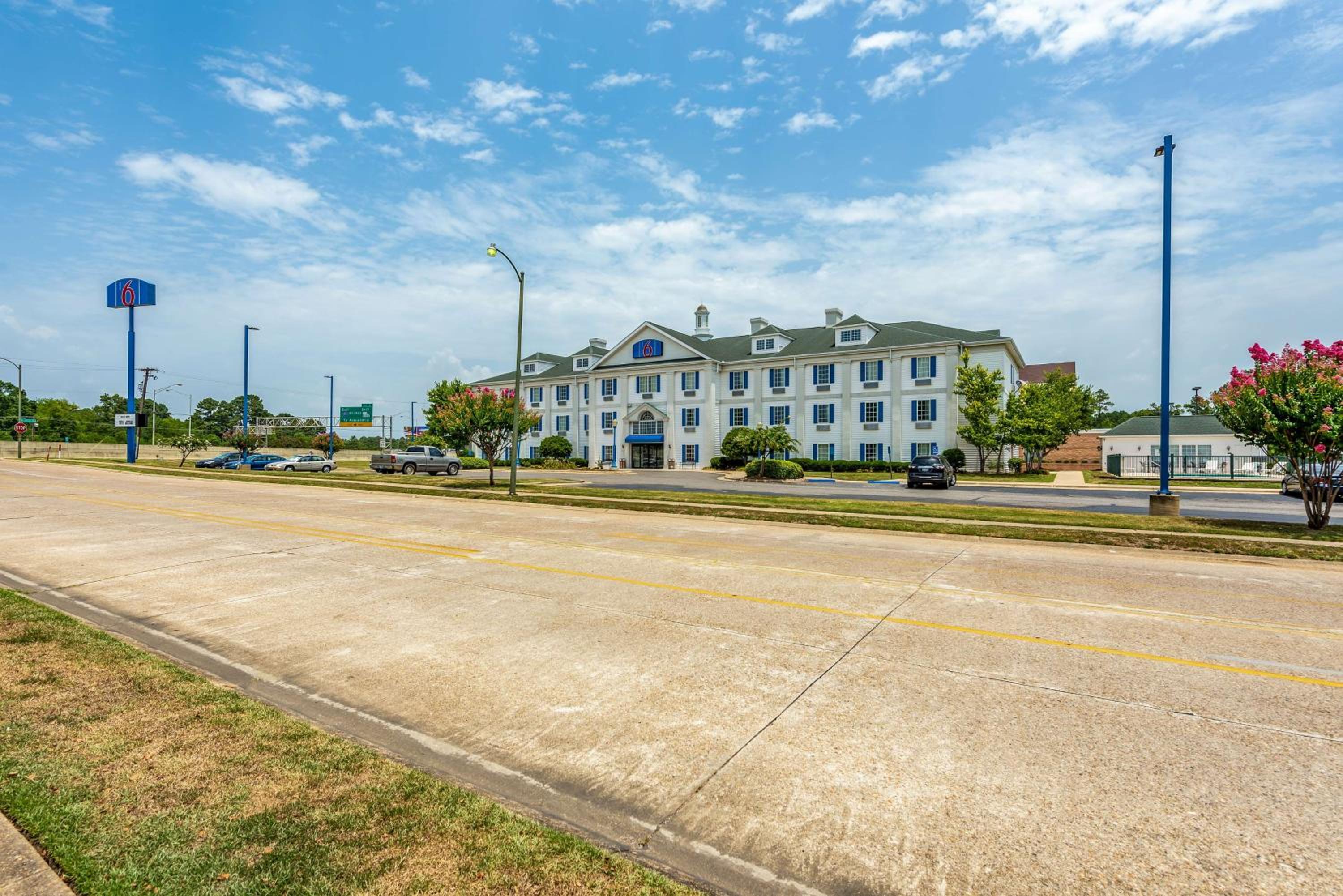 Motel 6-Shreveport, LA view 2