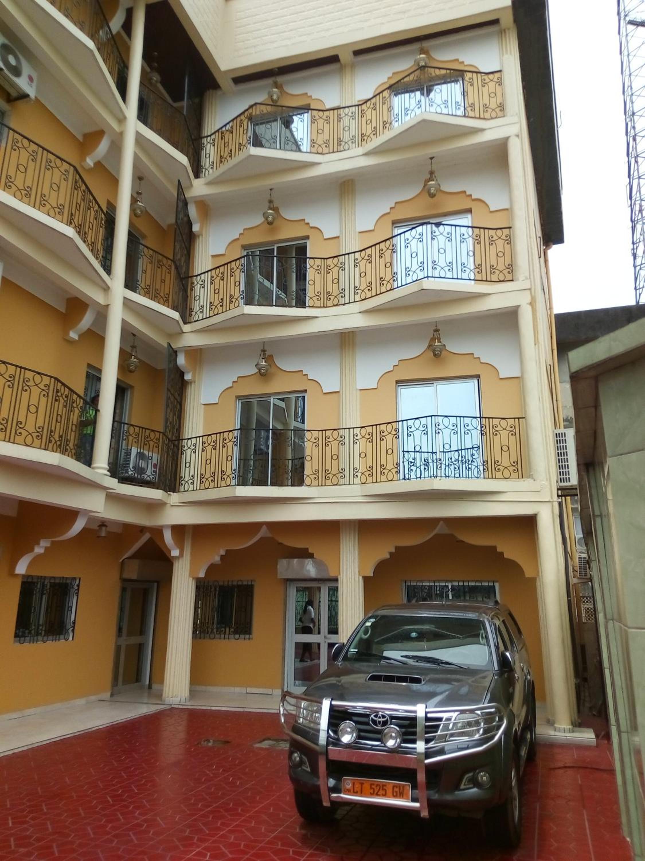 Hotel - Y