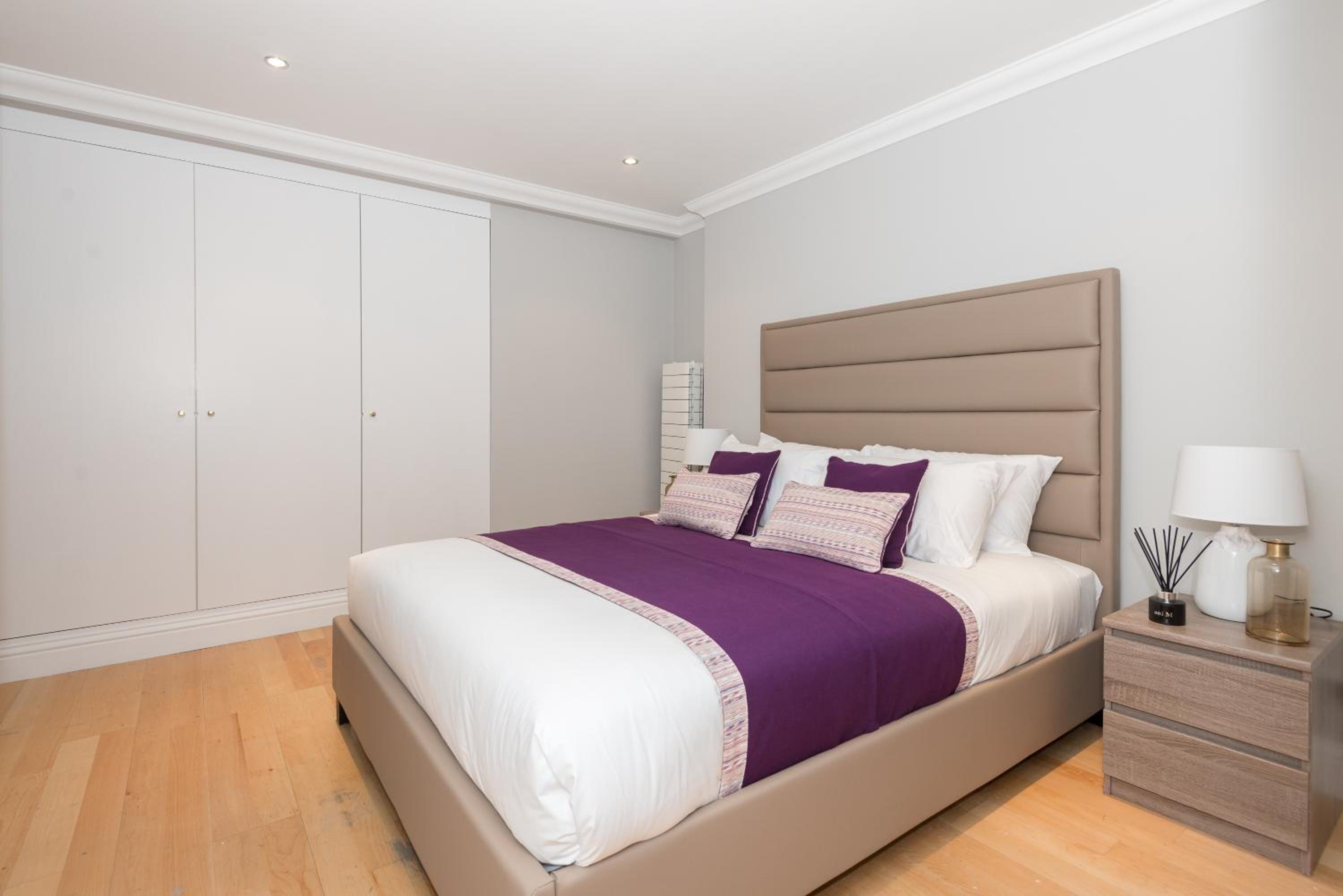 One bedroom Hyde Park Apartment
