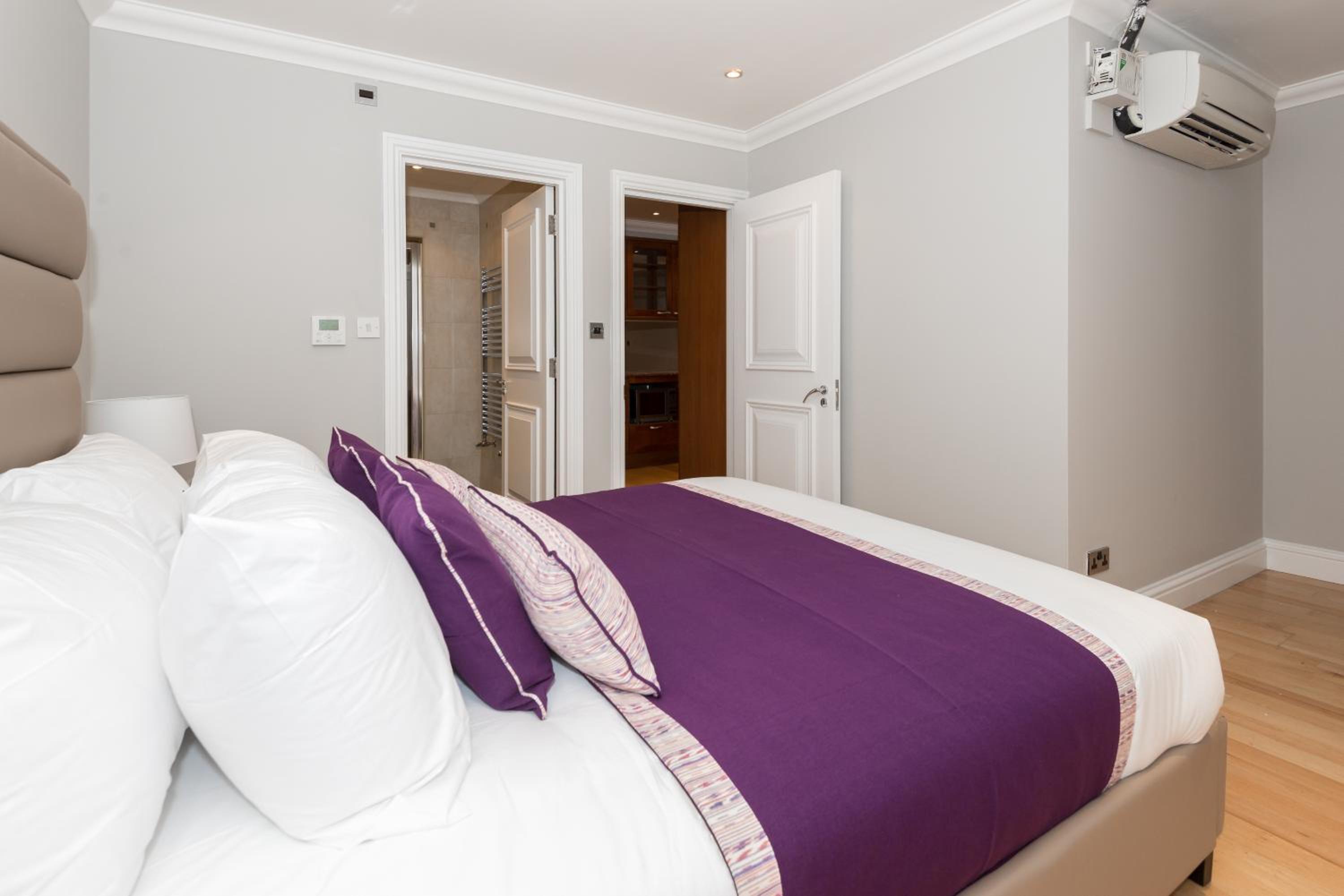 One bedroom Hyde Park Apartment