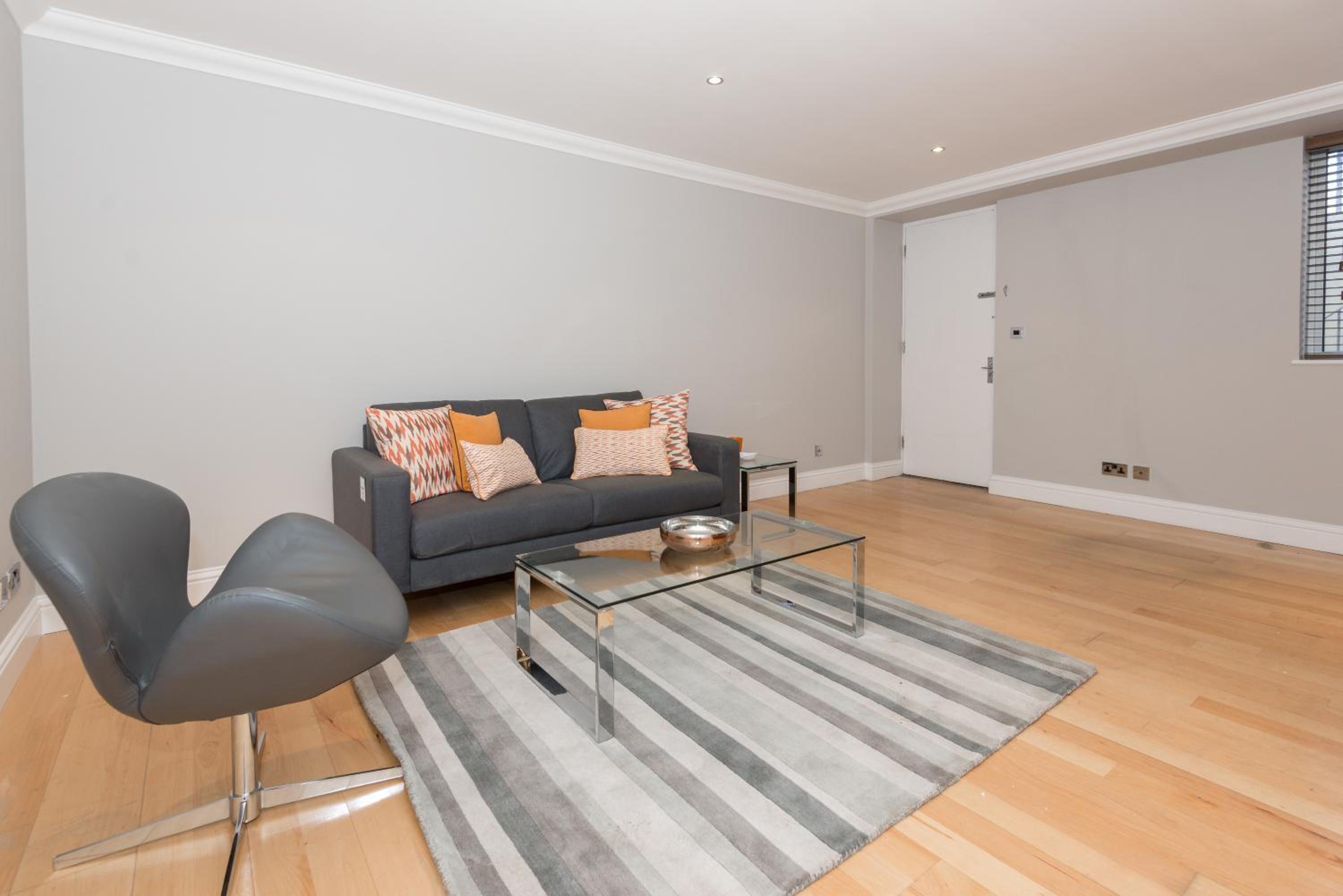 One bedroom Hyde Park Apartment