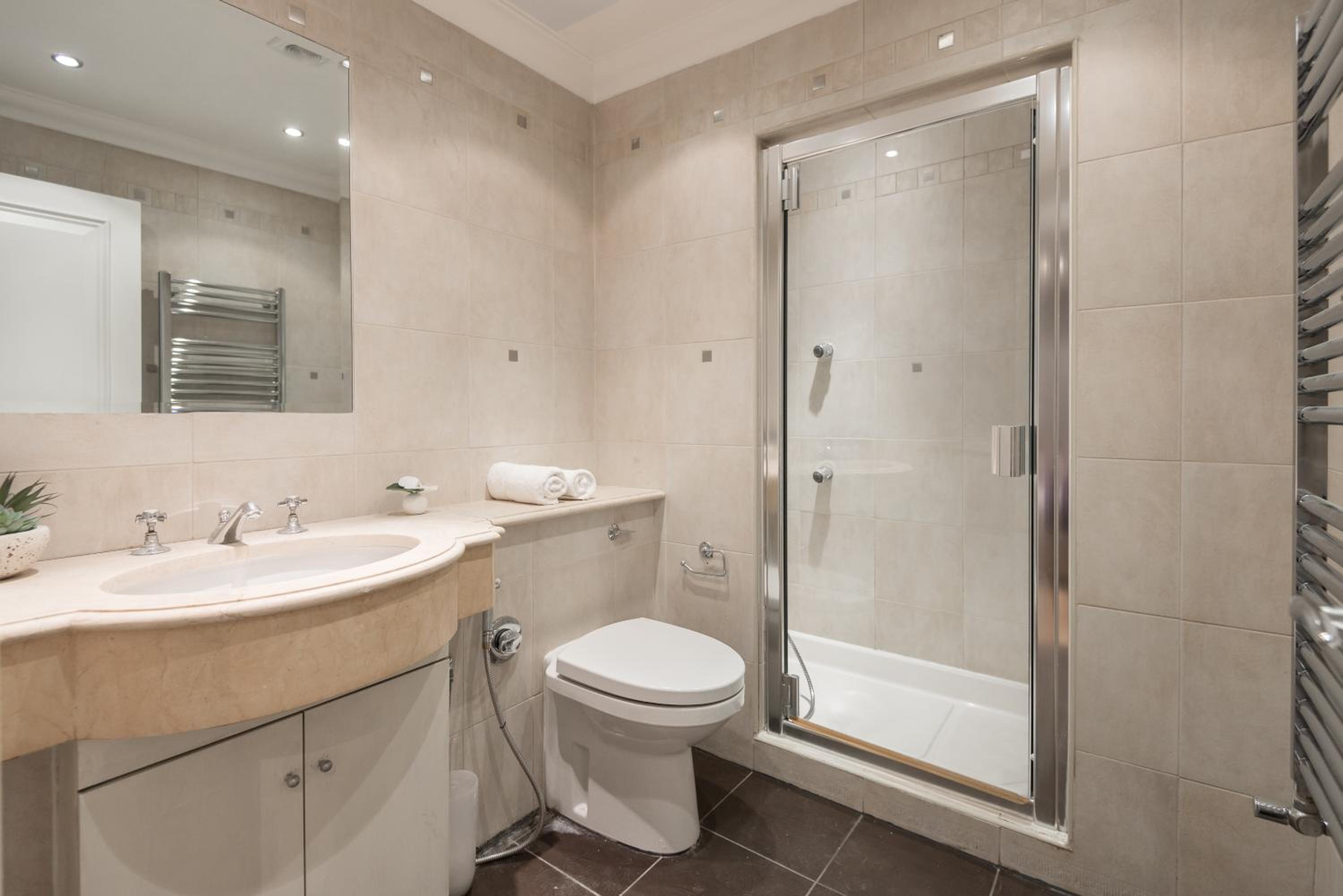 One bedroom Hyde Park Apartment