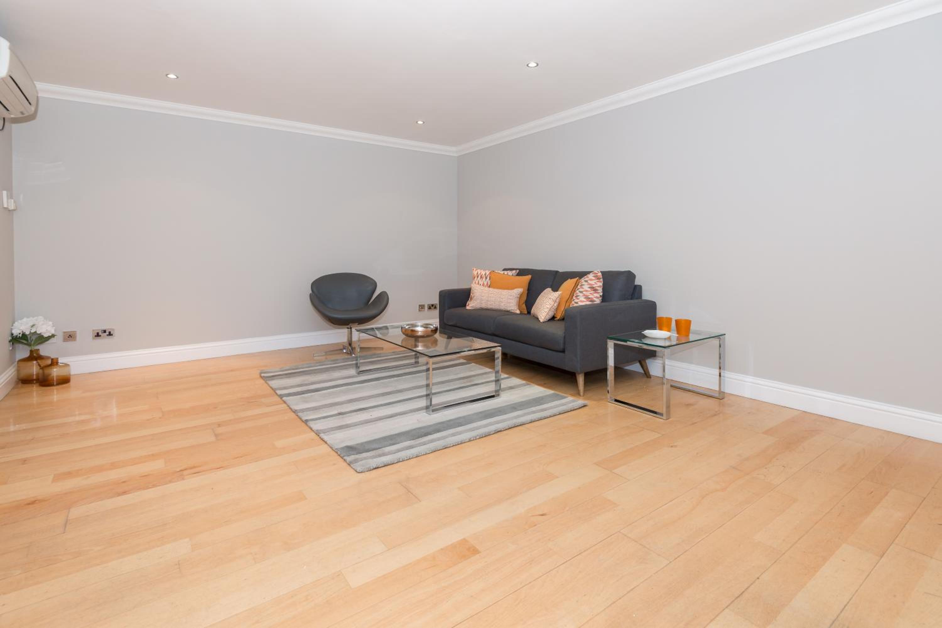 One bedroom Hyde Park Apartment