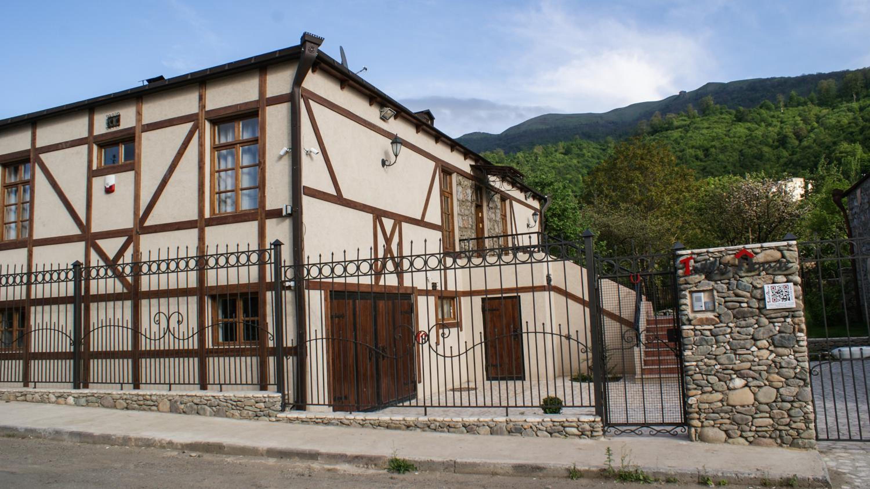 Takht House