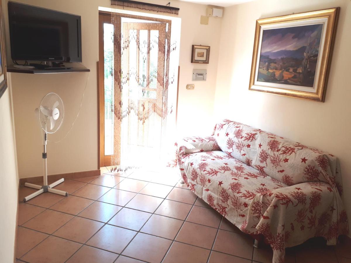 Comodo appartamento in villa 150 mt dal mare photo 4