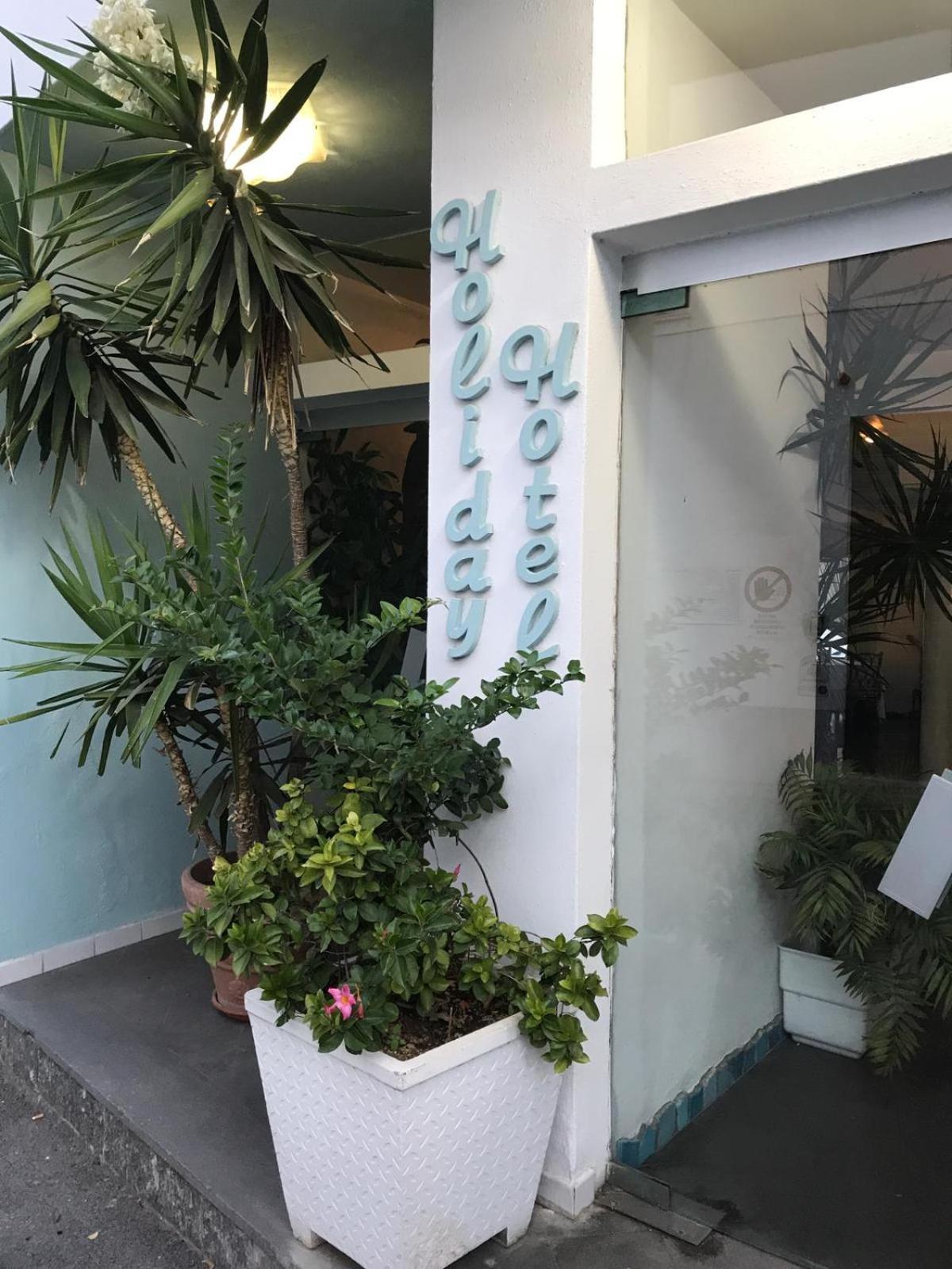 Hotel Holiday - Image 1