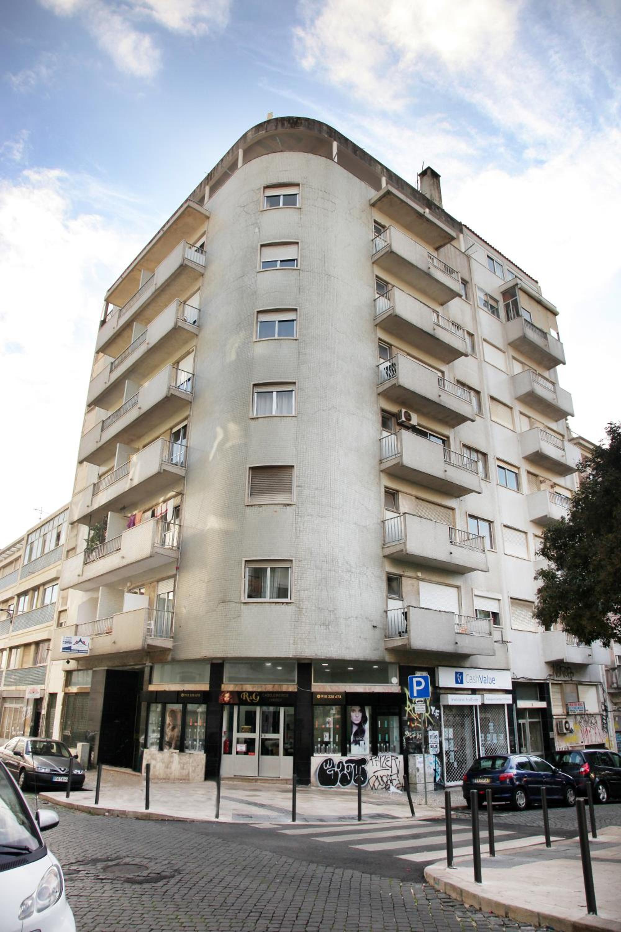 Lisbon Suite Home - Image 4