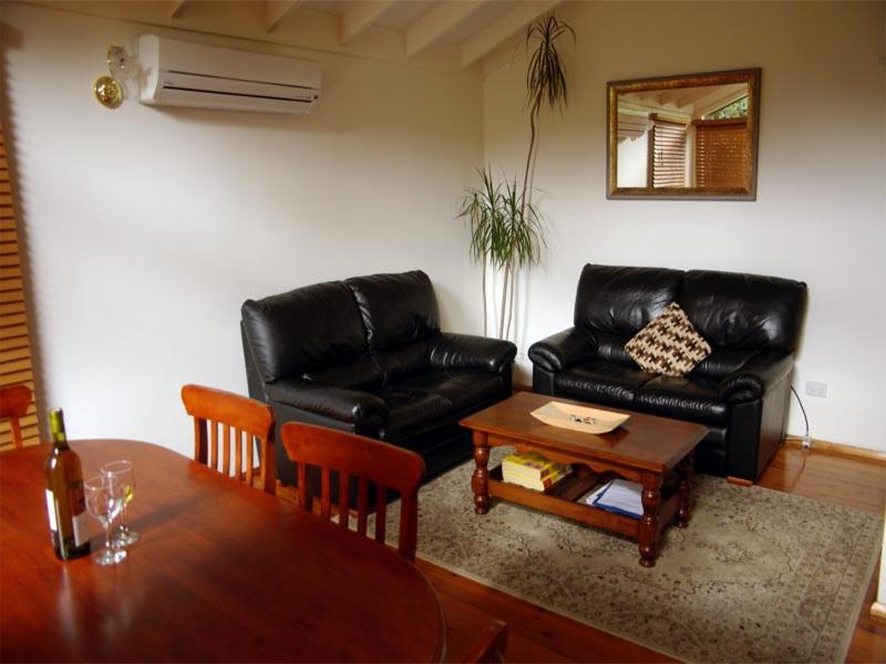 Accommodation Sydney North - Forestville 4 bedroom 2 bathroom Pet Friendly House