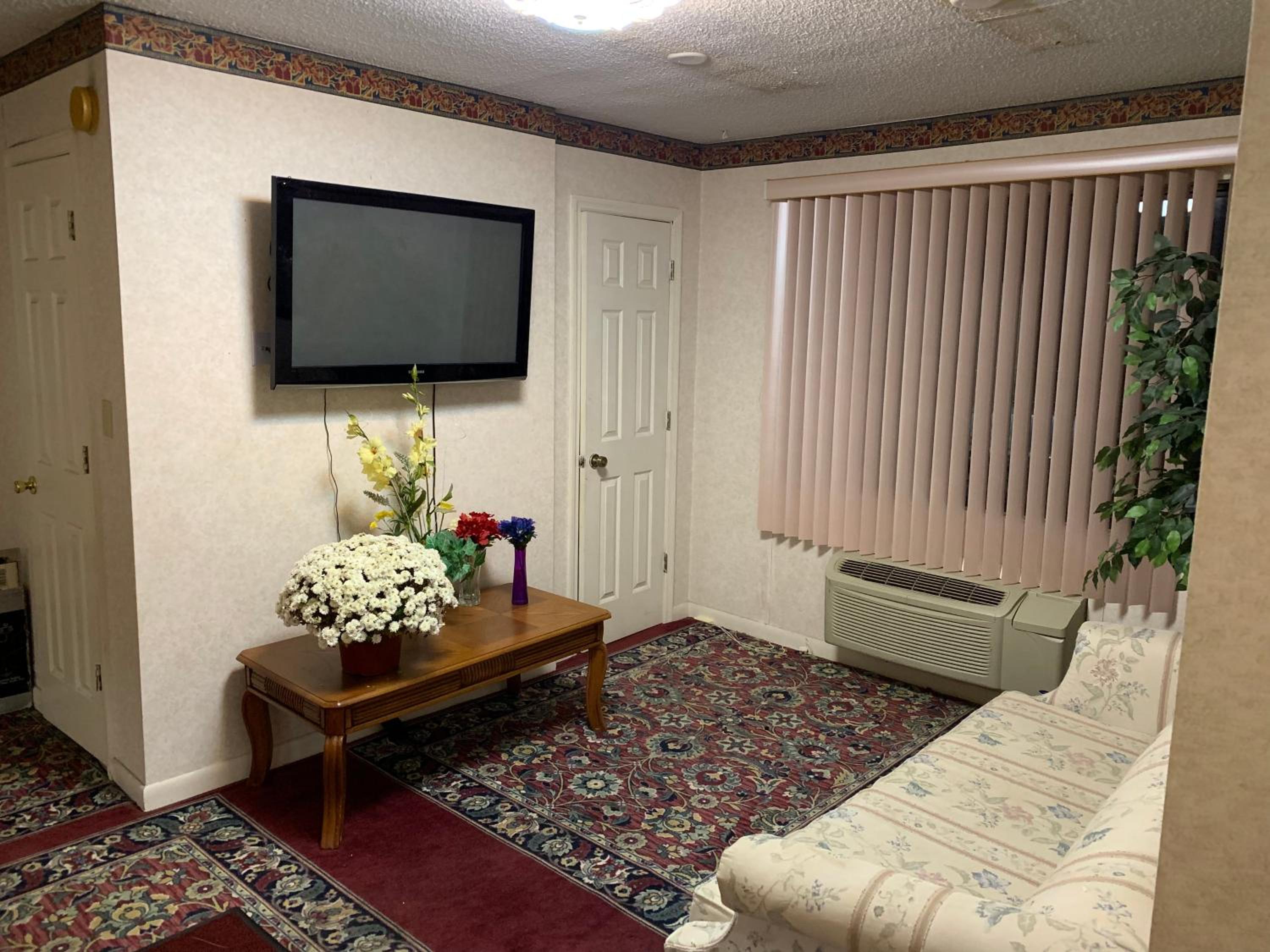 Budget Inn Elkmont view 3