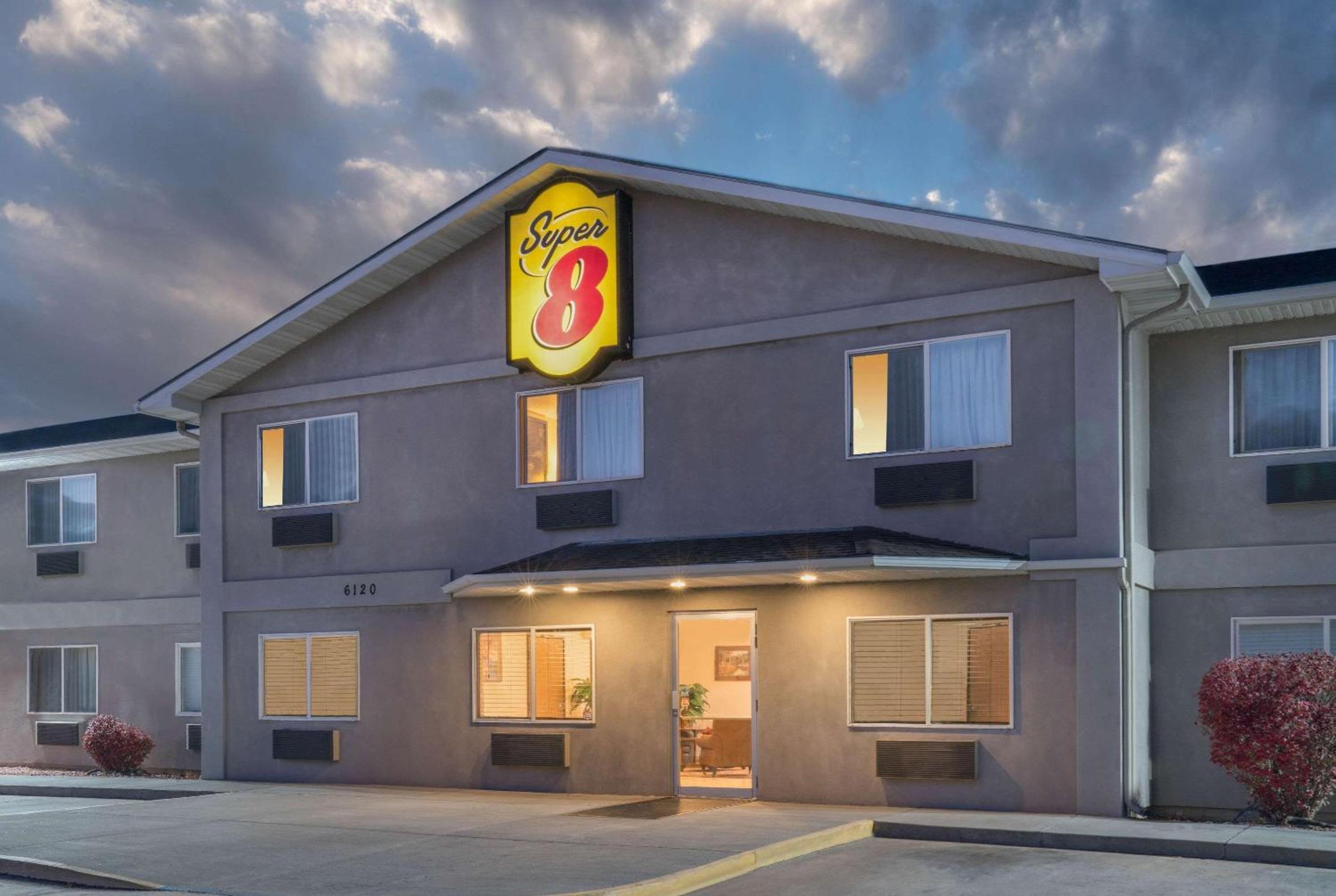 Hotel Super 8 by Wyndham Fountain