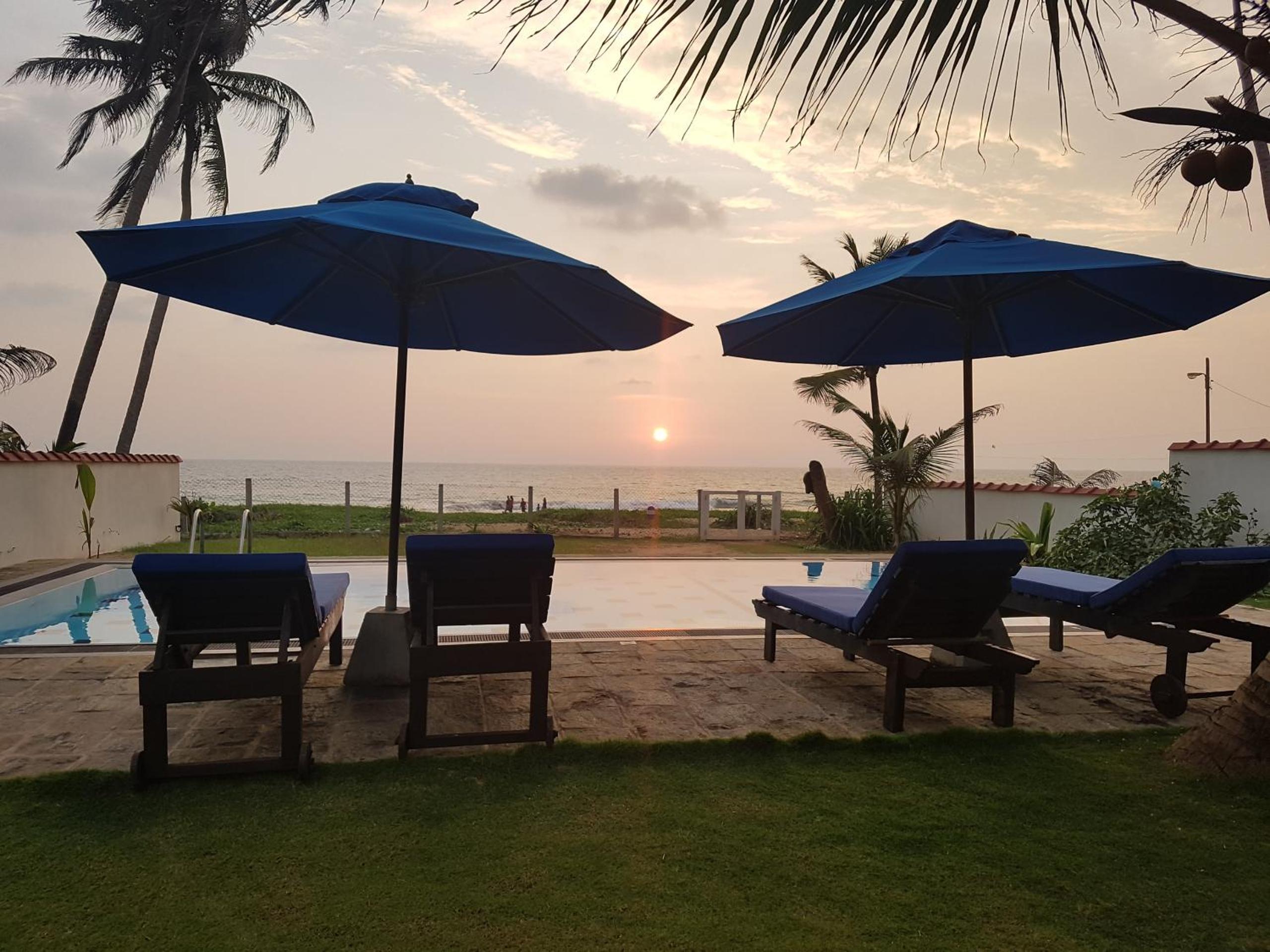 Tropical Beach House Hikkaduwa view 4